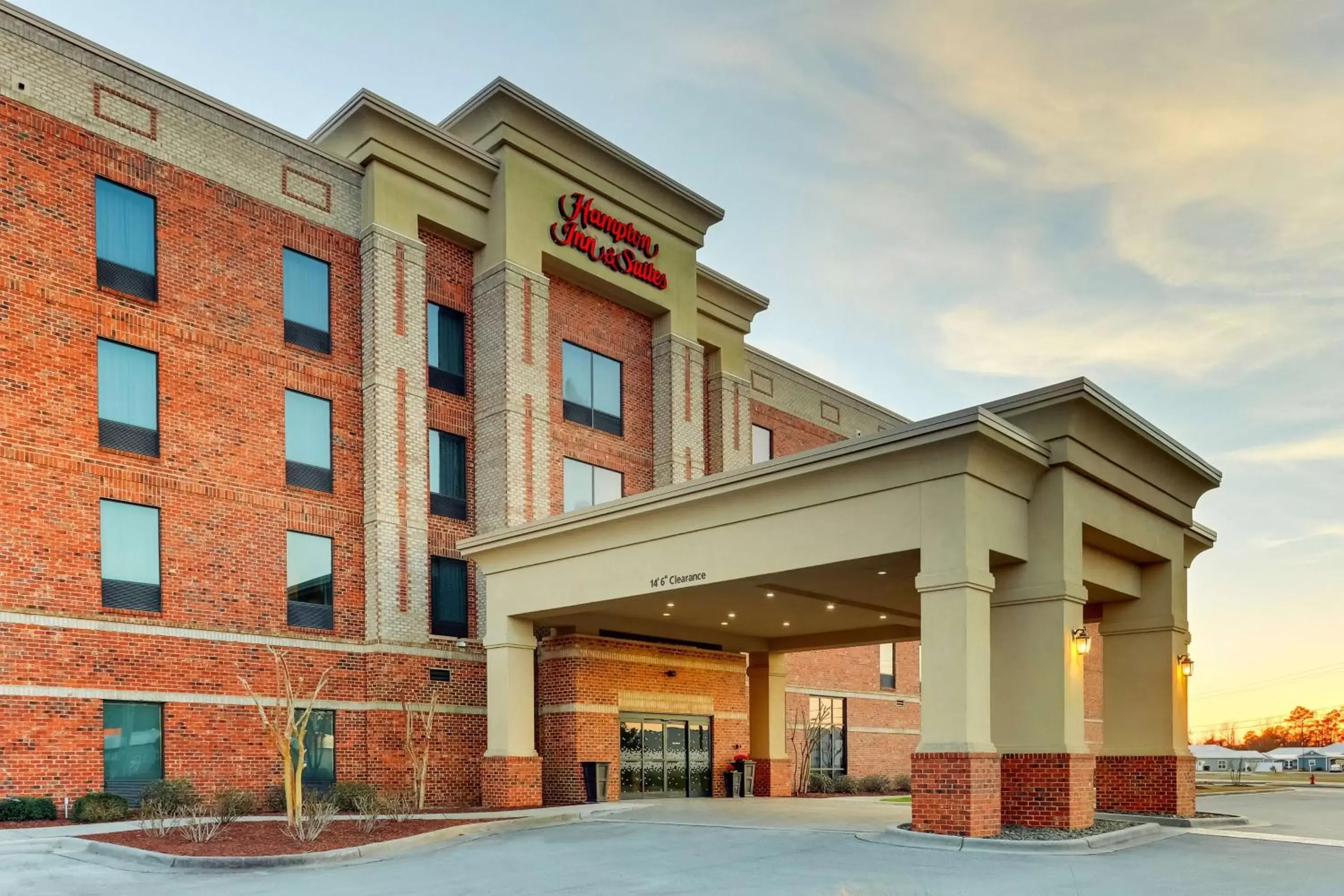 Property building in Hampton Inn and Suites Swansboro Near Camp Lejeune Property building in Hampton Inn and Suites Swansboro Near Camp Lejeune