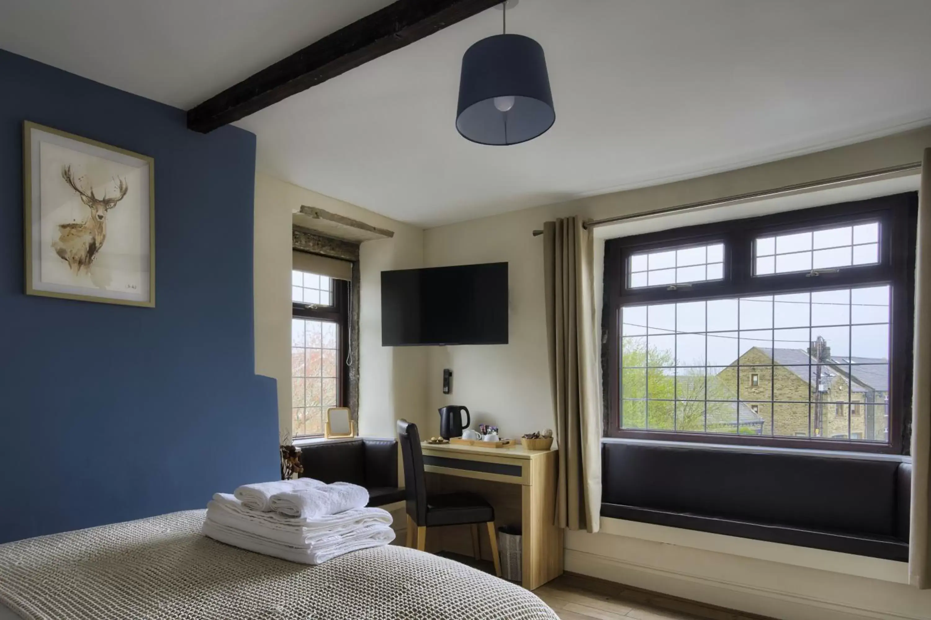 Bed, Seating Area in The New Rushcart Inn & Country Dining