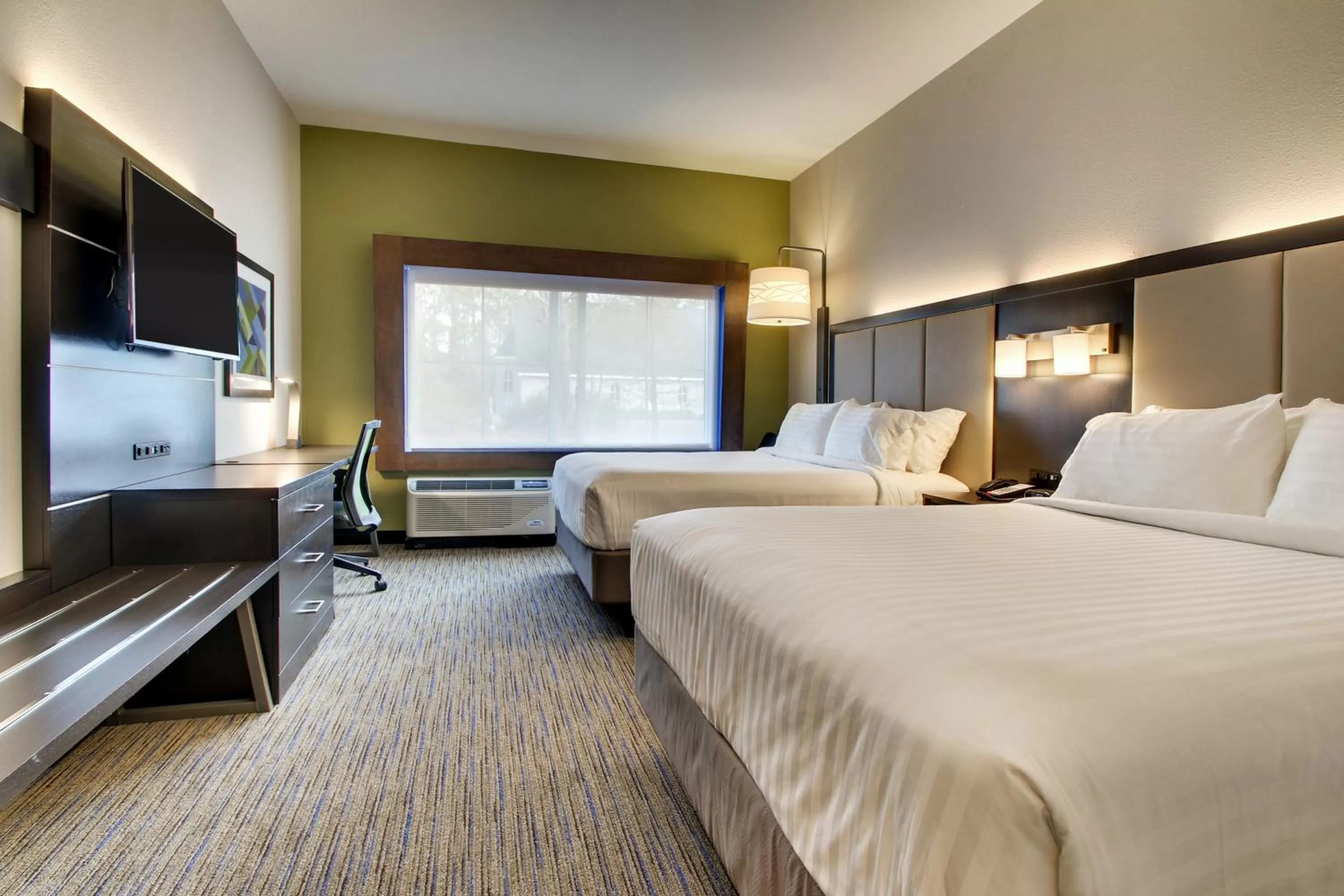Bed in Holiday Inn Express & Suites Charleston NE Mt Pleasant US17 by IHG