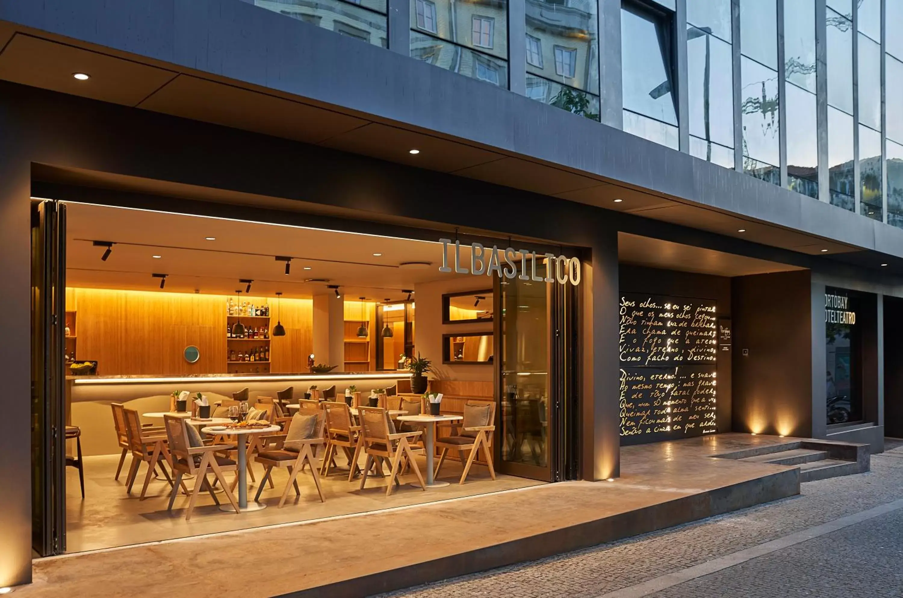 Restaurant/places to eat in PortoBay Teatro