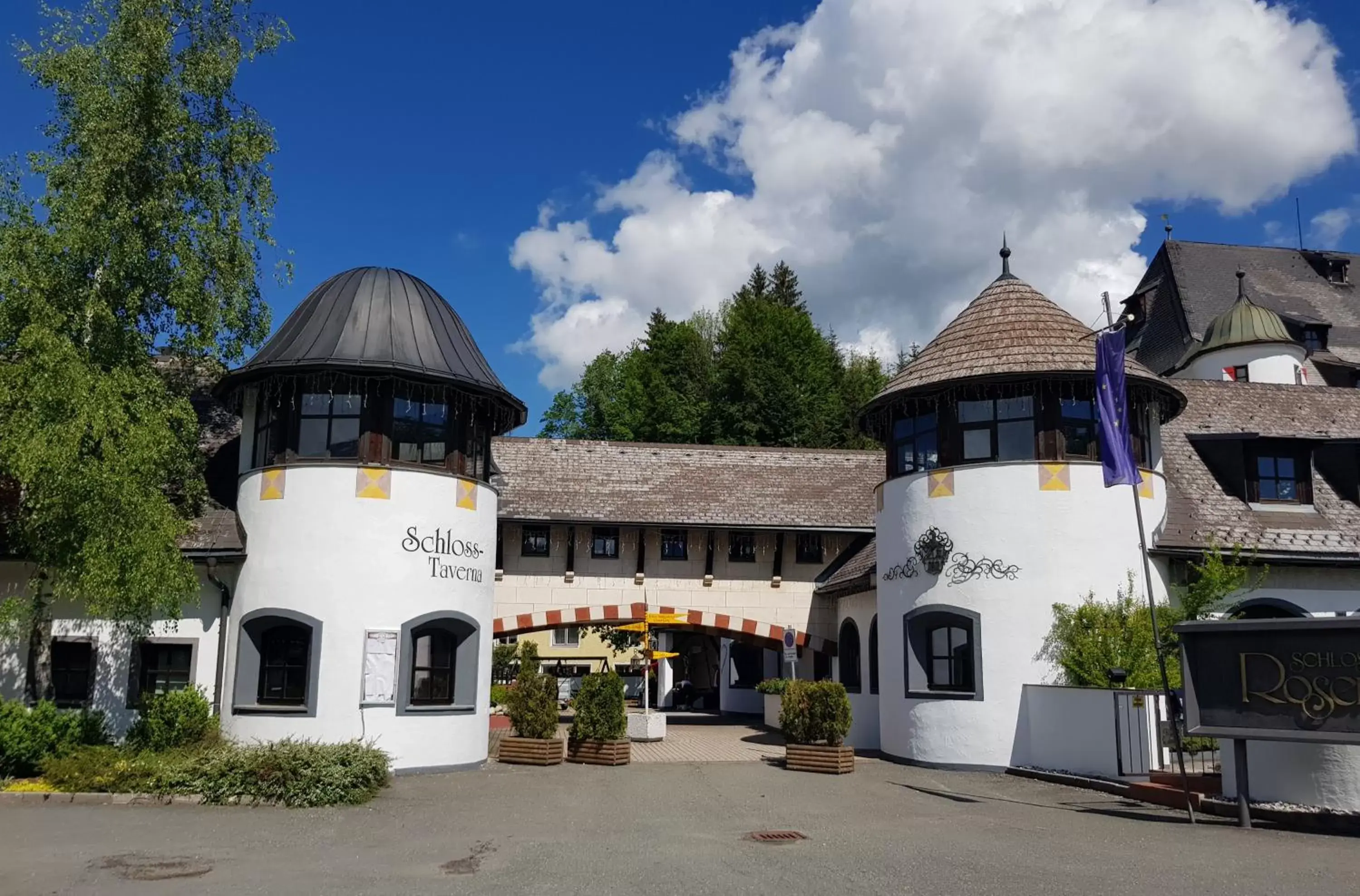 Facade/entrance, Property Building in Family Hotel Schloss Rosenegg