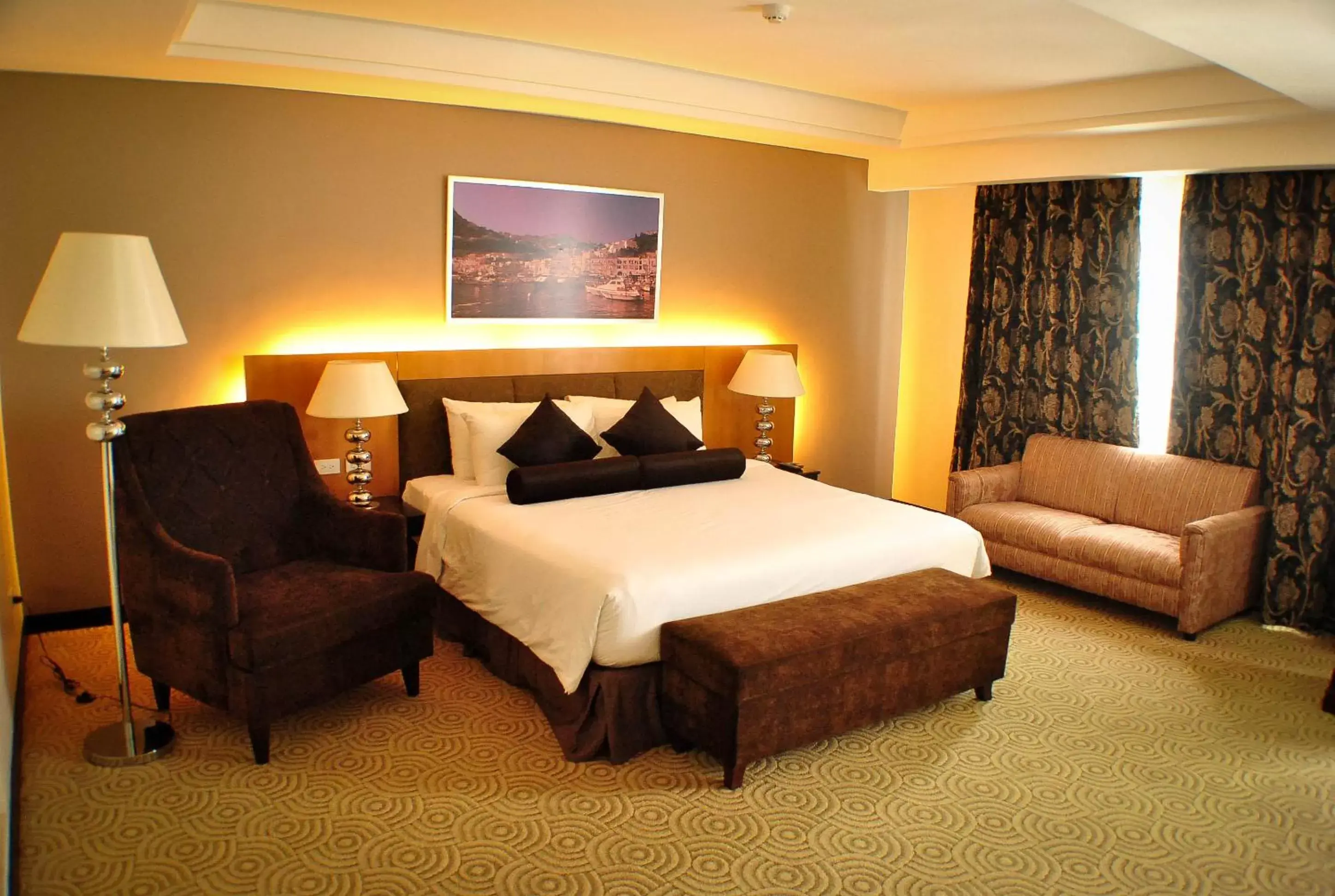 Bed in Hotel Elizabeth Cebu