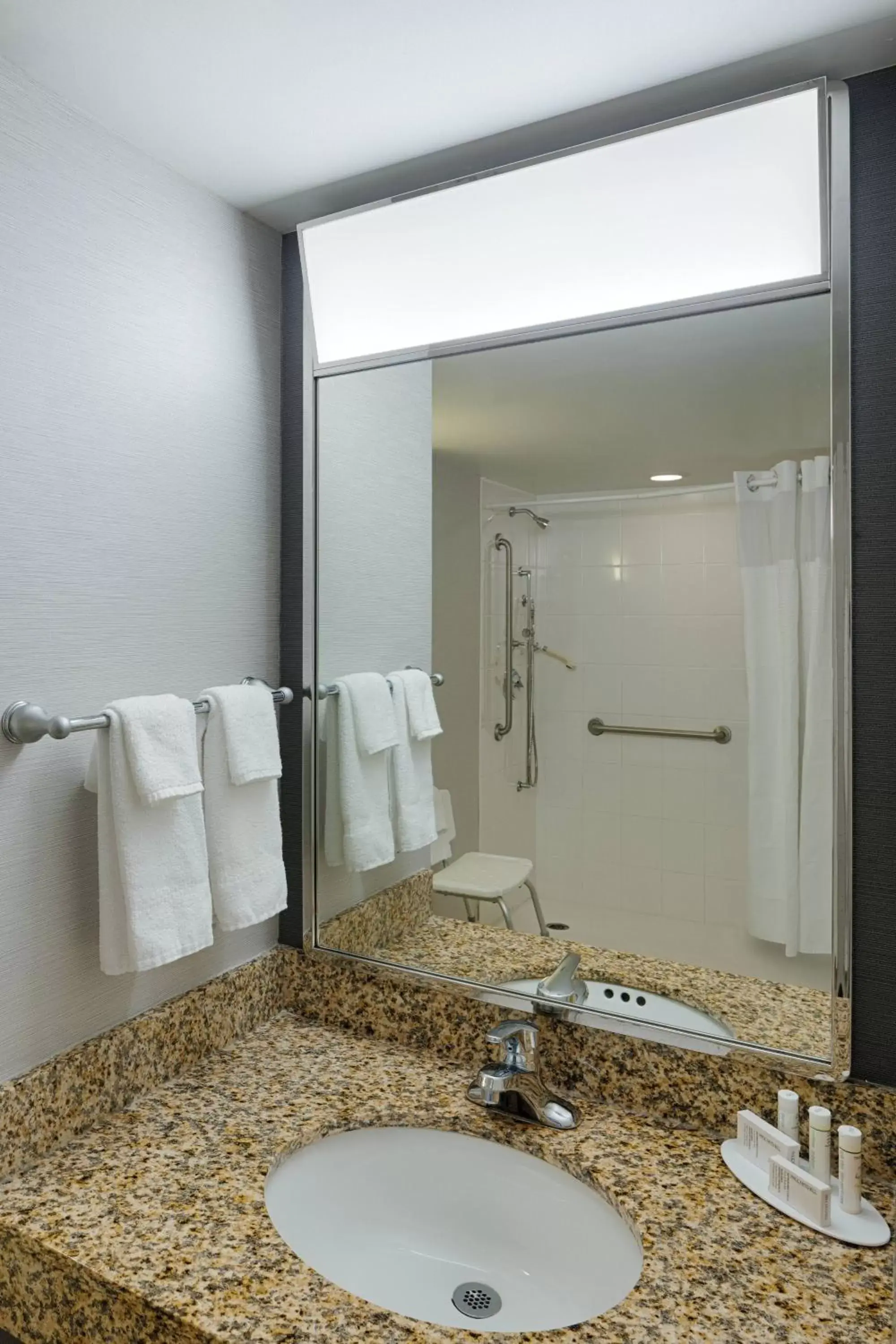 Bathroom in Courtyard by Marriott Springfield Downtown