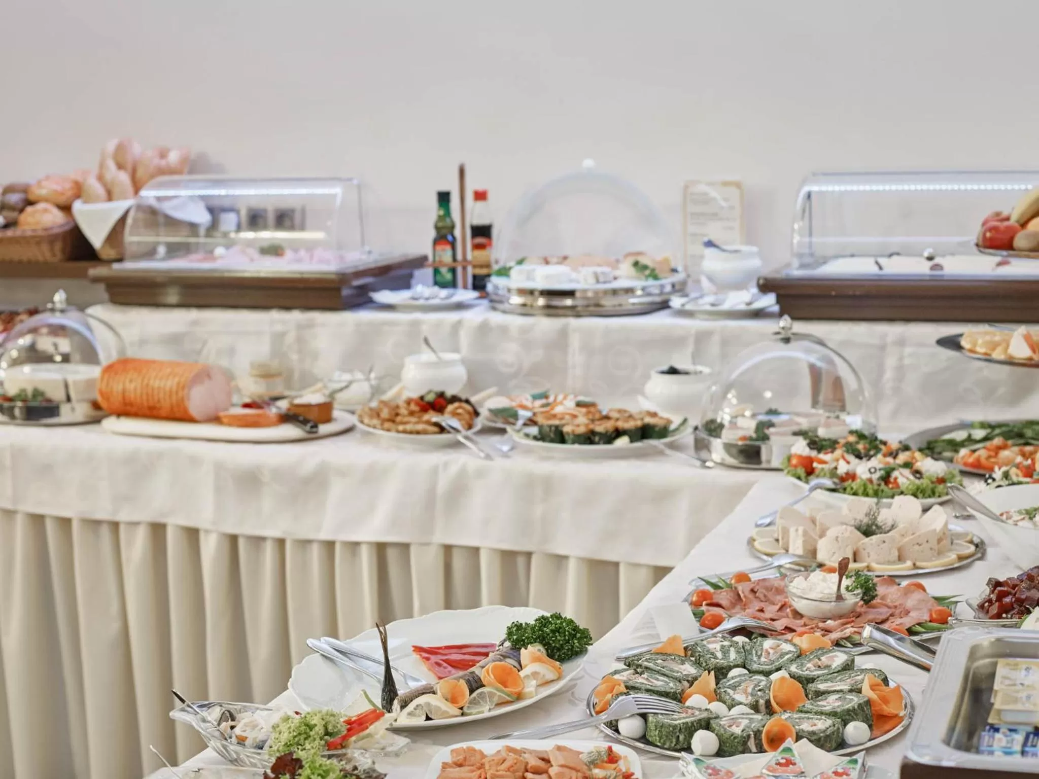 Breakfast in Hotel Romance