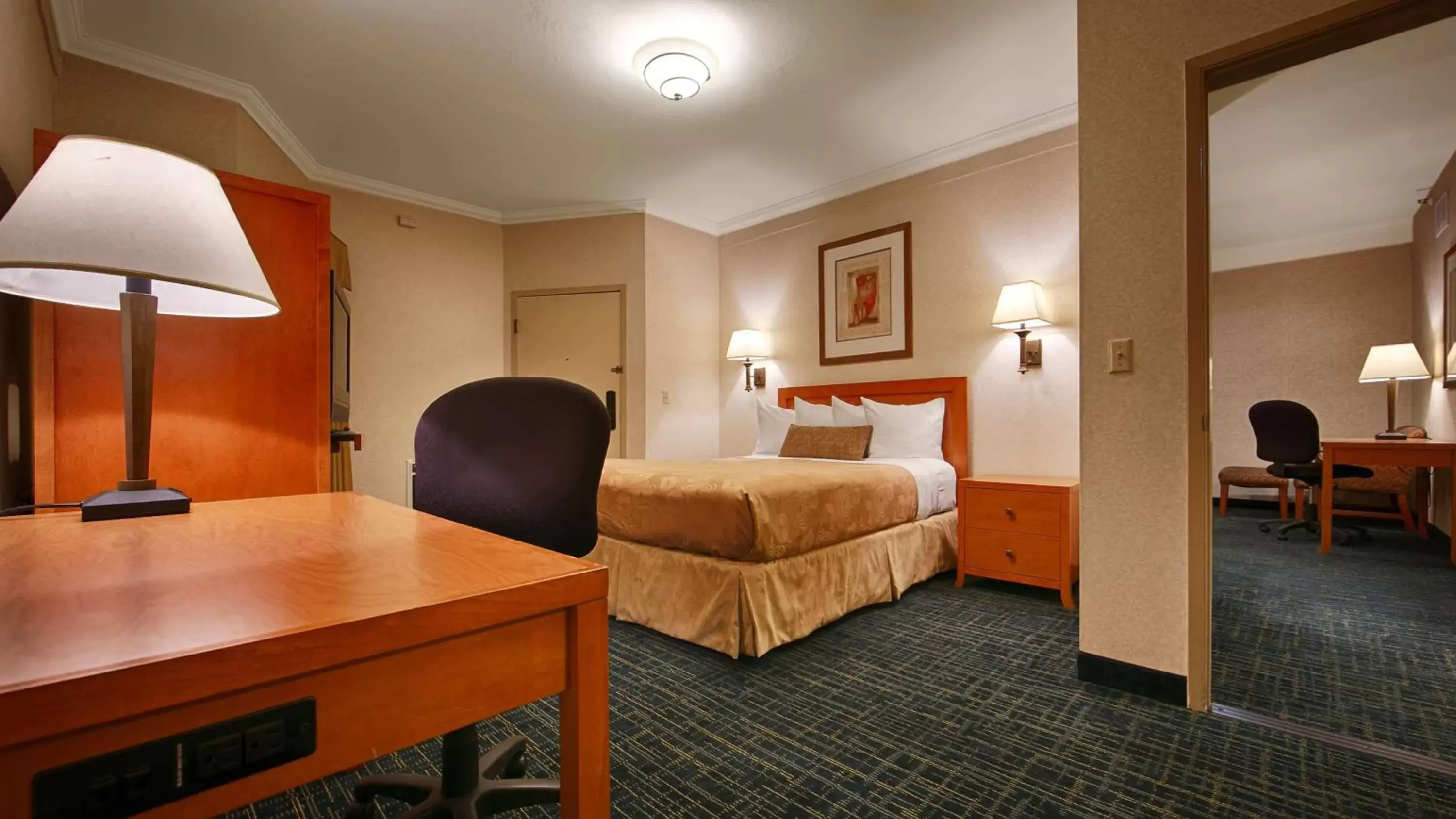 Photo of the whole room, Bed in Best Western De Anza Inn