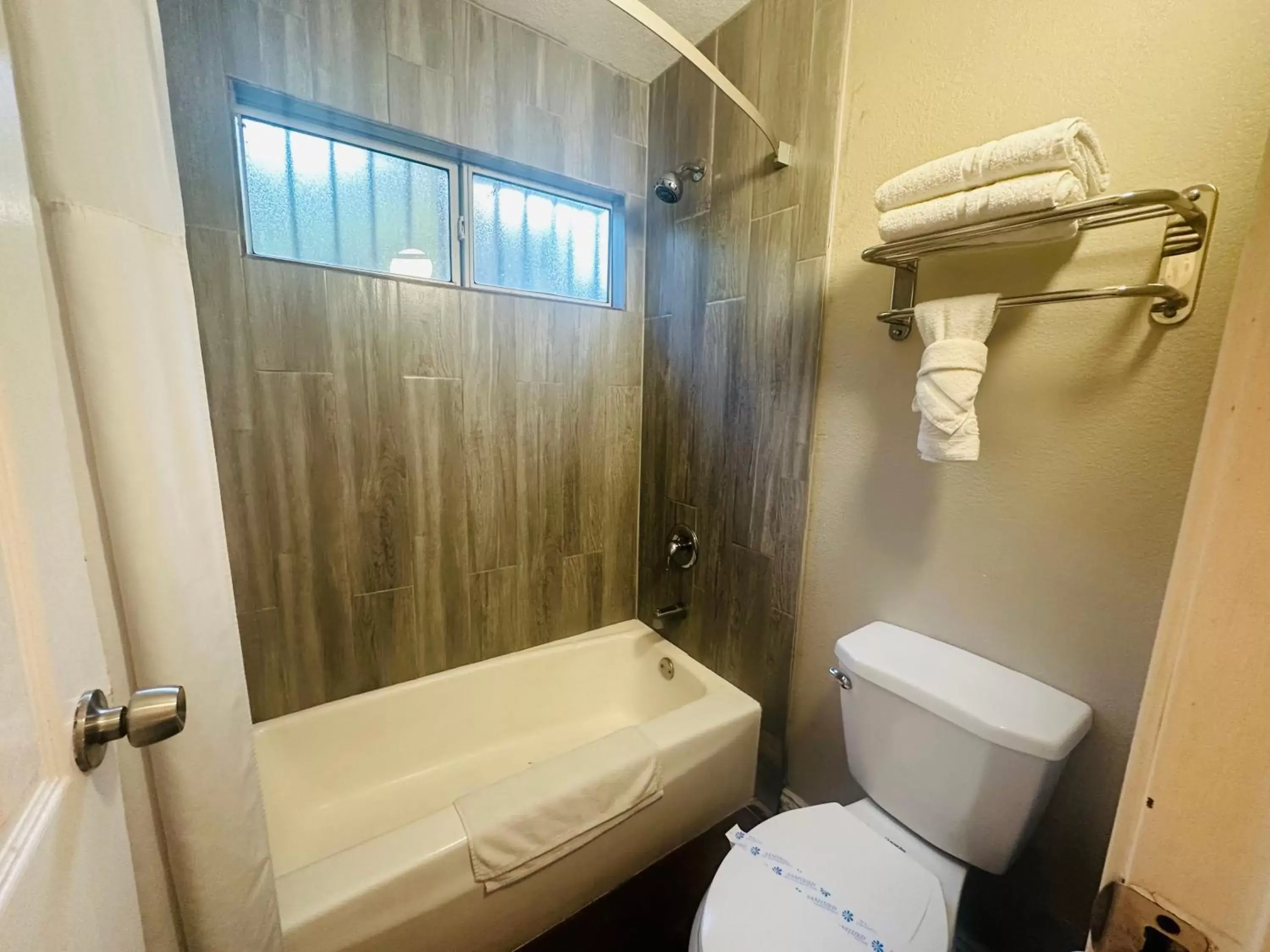 Bathroom in Casa Blanca Hotel & Suites Orange