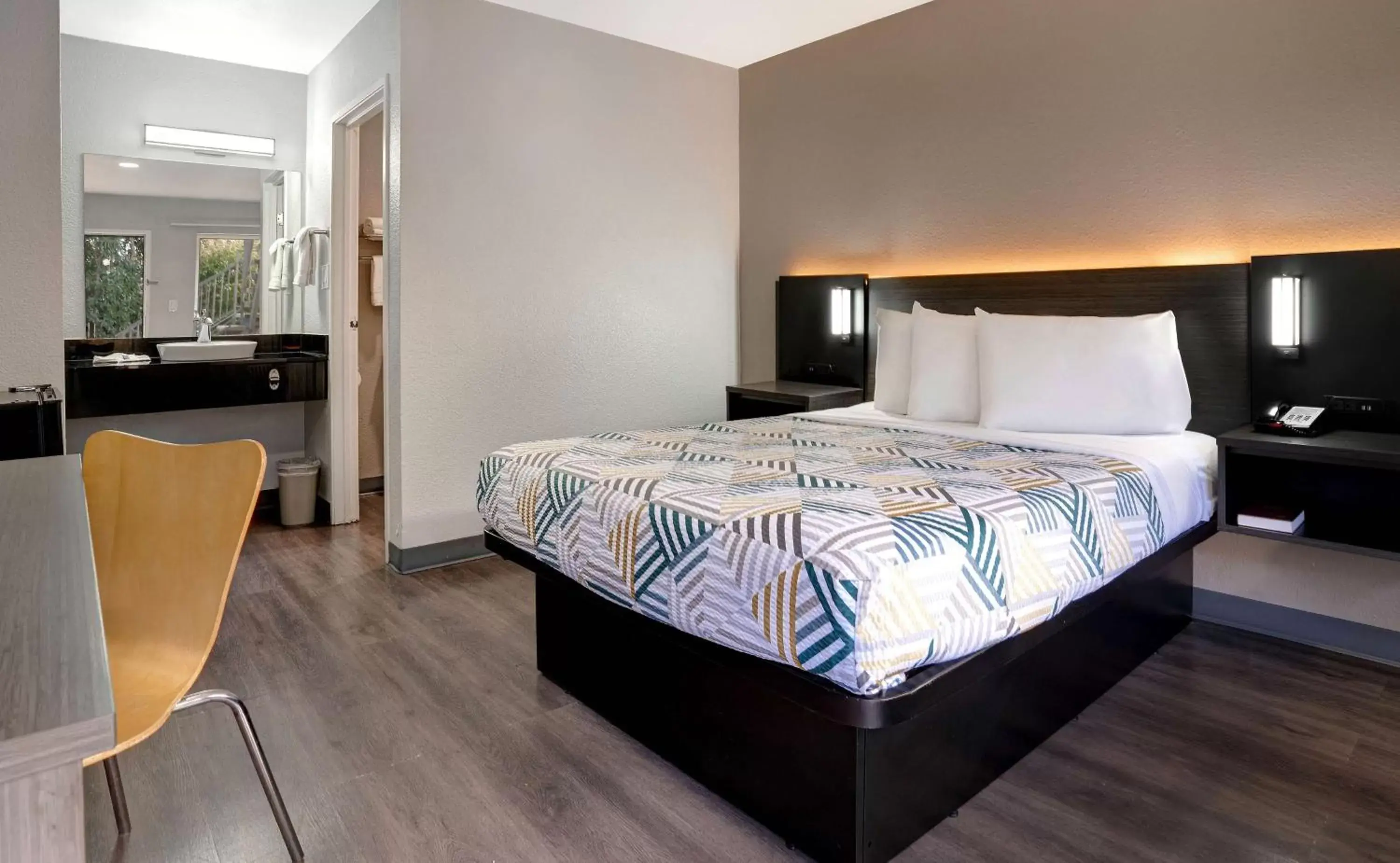 Bedroom, Bed in Motel 6-Rancho Cordova, CA - Rancho Cordova East Bedroom, Bed in Motel 6-Rancho Cordova, CA - Rancho Cordova East