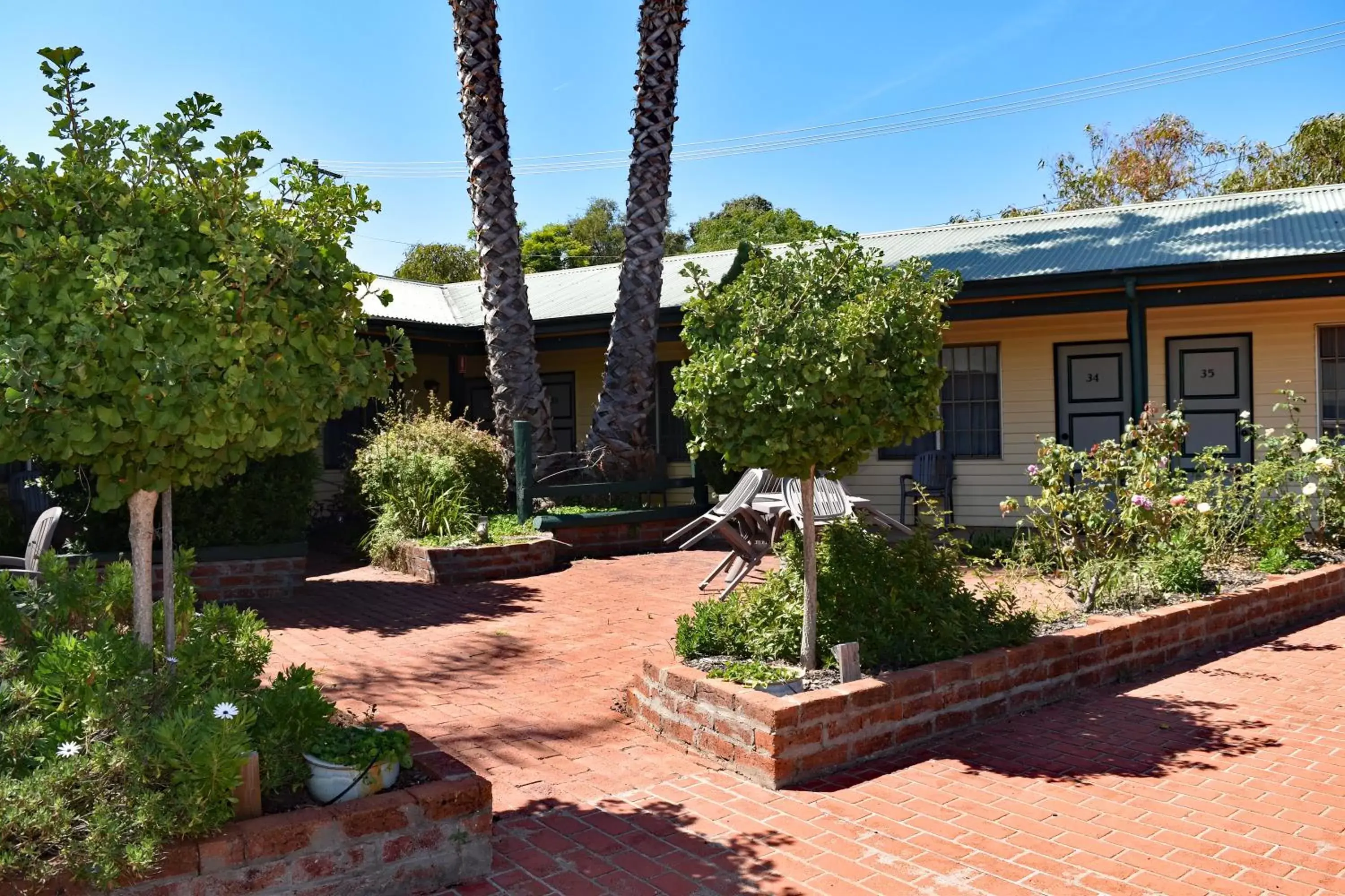 Property Building in Ten Dollar Town Motel