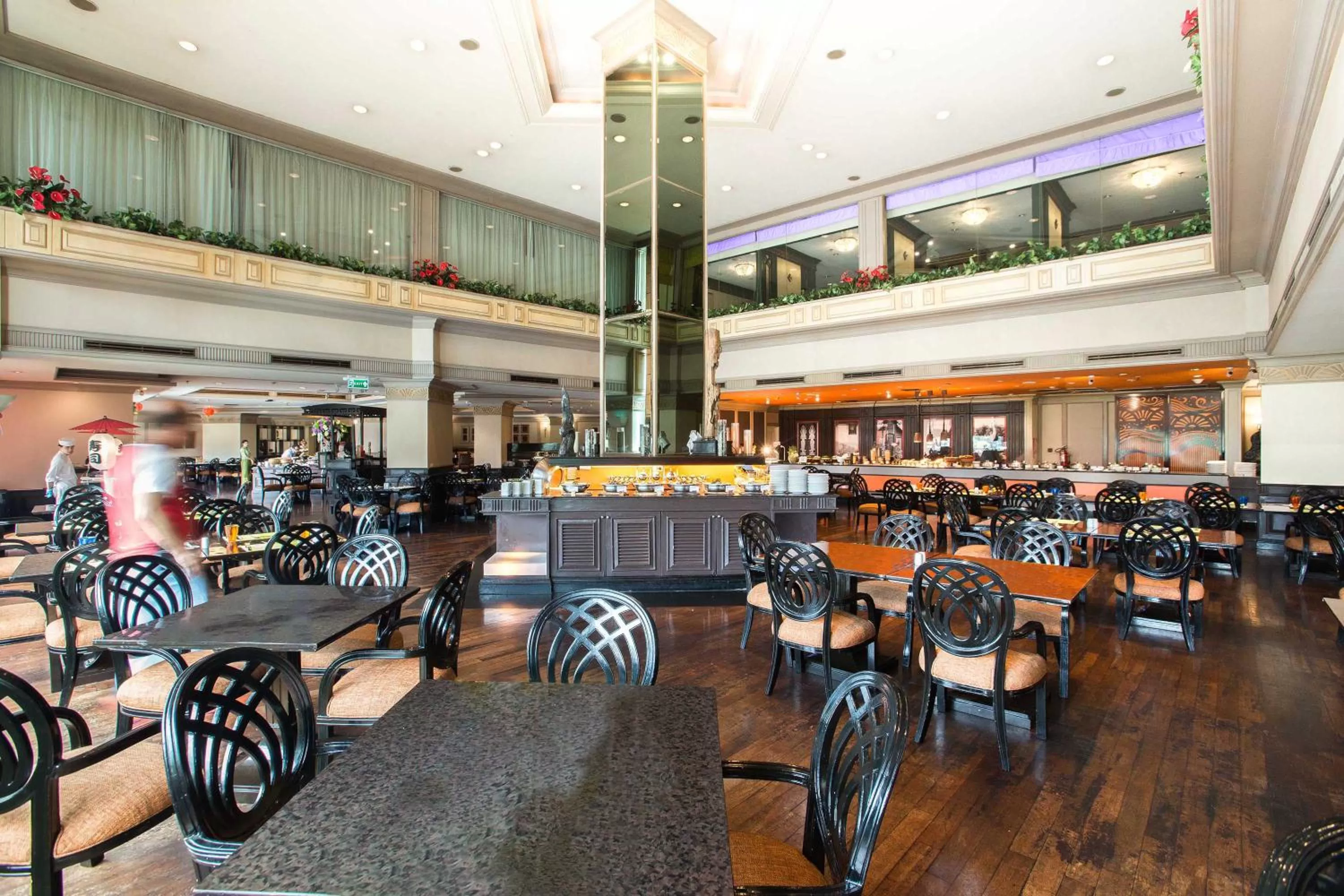 Restaurant/places to eat in Centara Riverside Hotel Chiang Mai