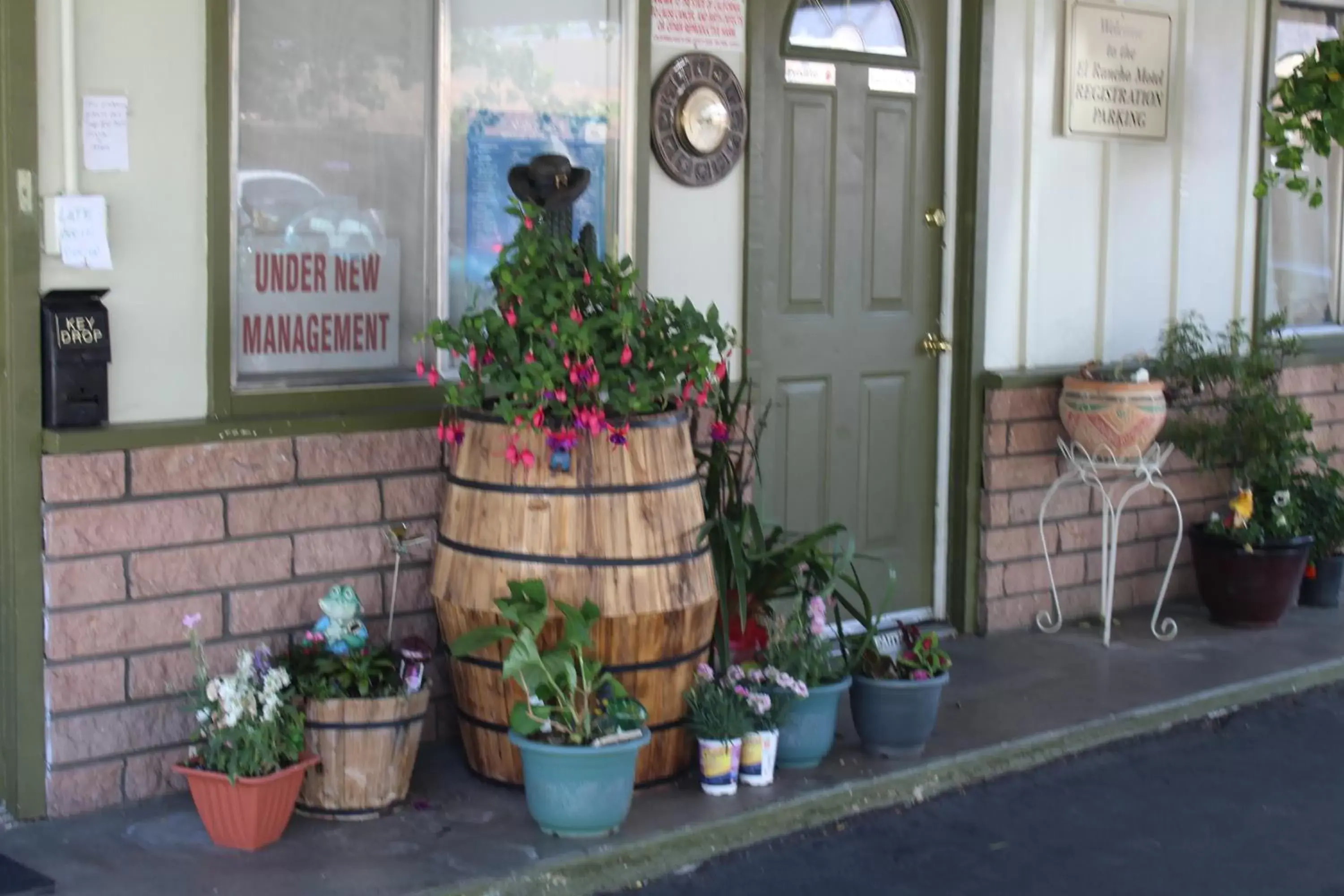 Decorative detail in El Rancho Motel