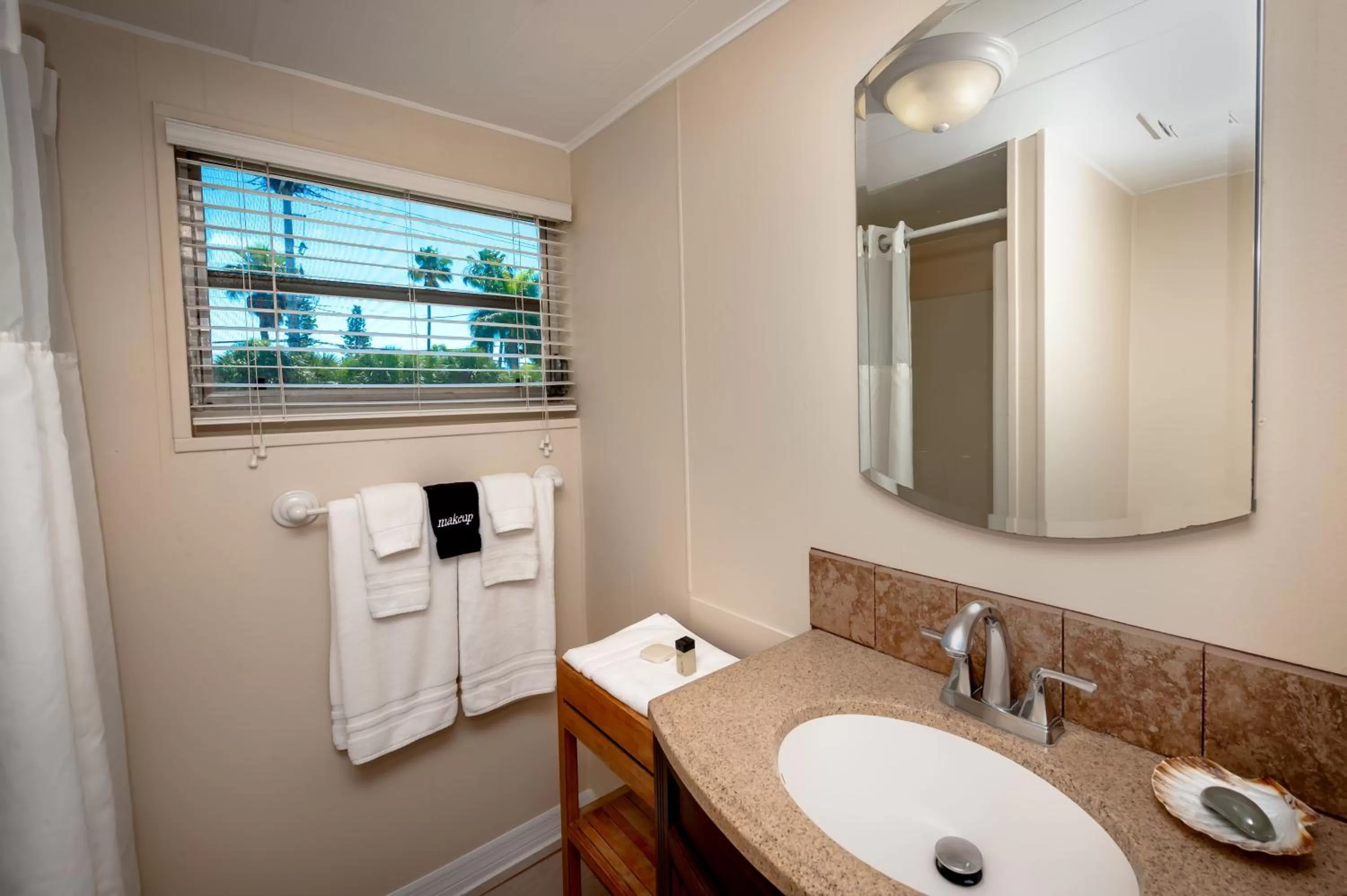 Bathroom in Cedar Cove Resort & Cottages