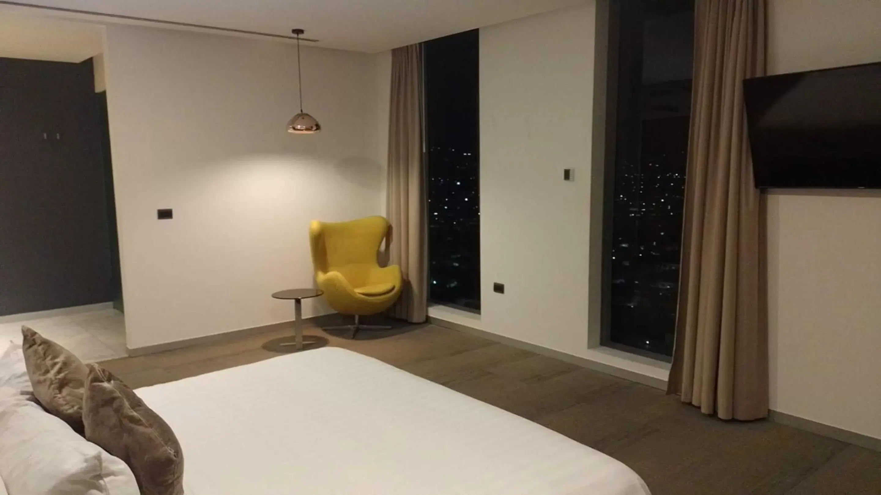 Bedroom, TV/Entertainment Center in Hotel Belo Grand Morelia