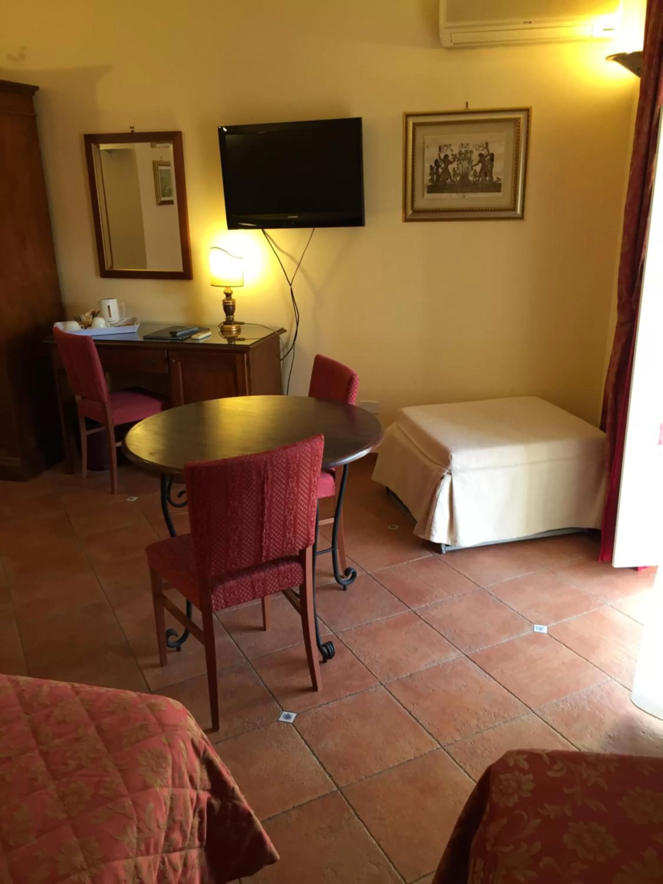 TV and multimedia in Hotel Mediterraneo