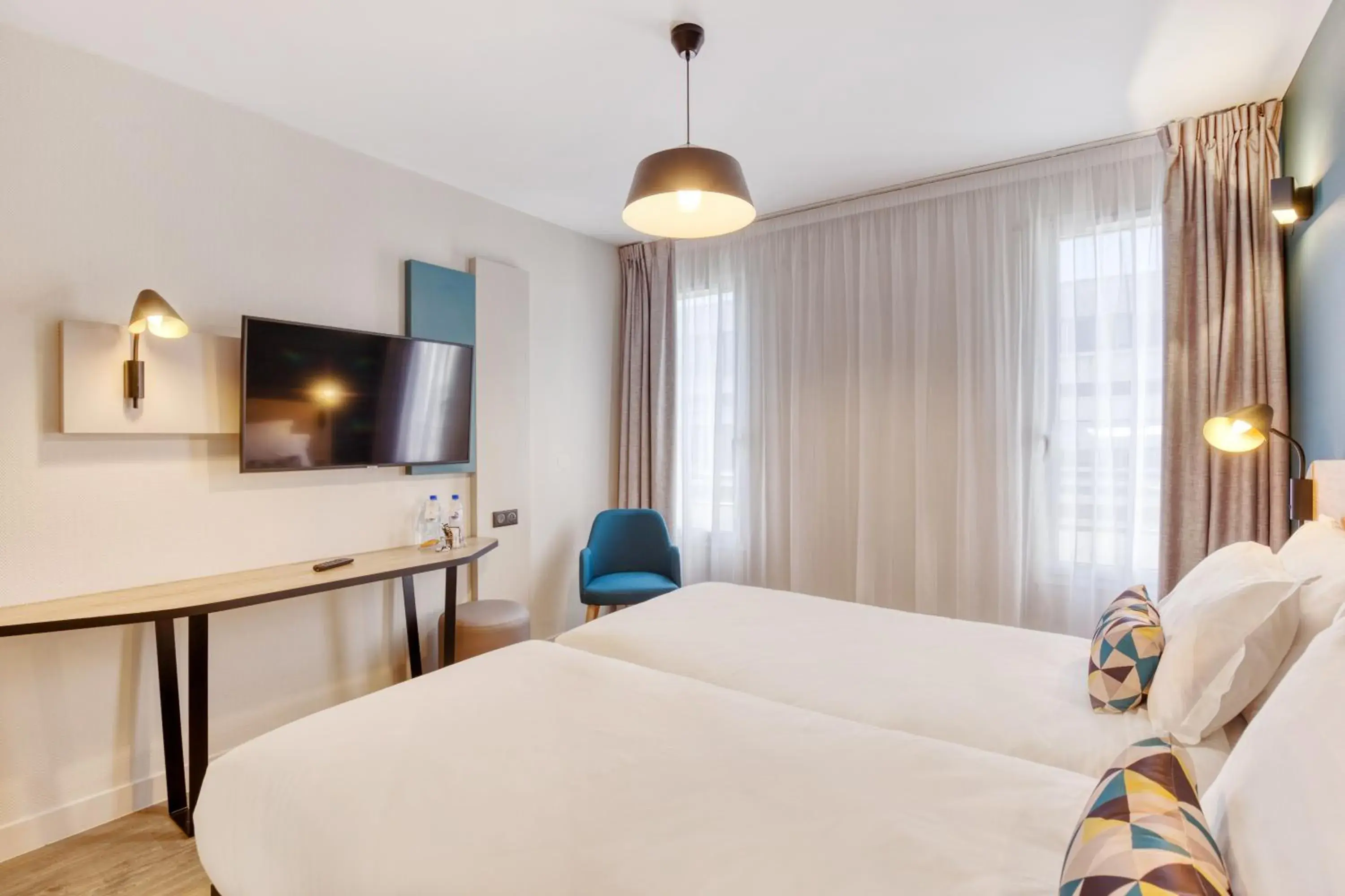 Bed in Appart'City Confort Paris Clichy - Mairie Bed in Appart'City Confort Paris Clichy - Mairie