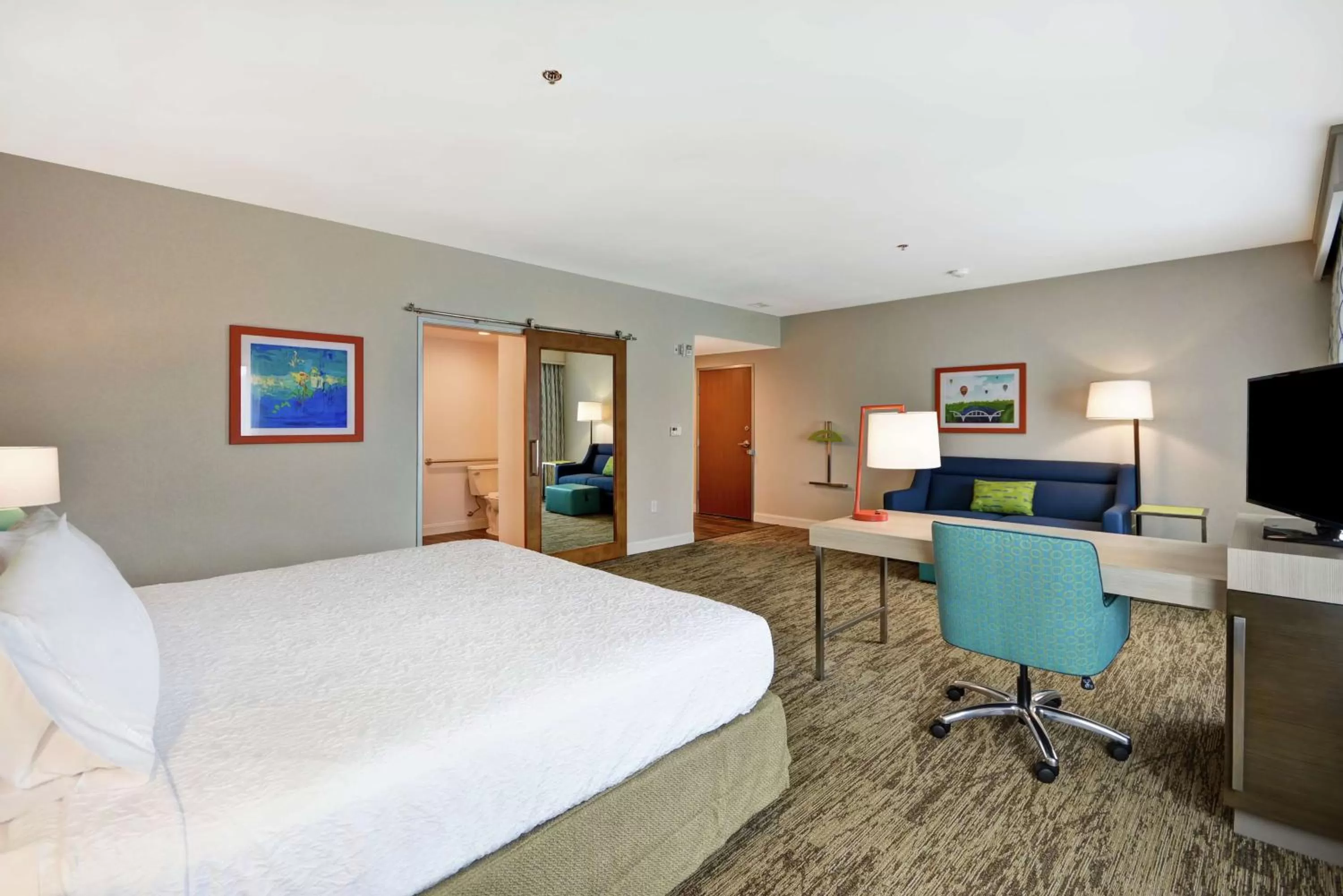 Bedroom, Bed in Hampton Inn & Suites Grants Pass