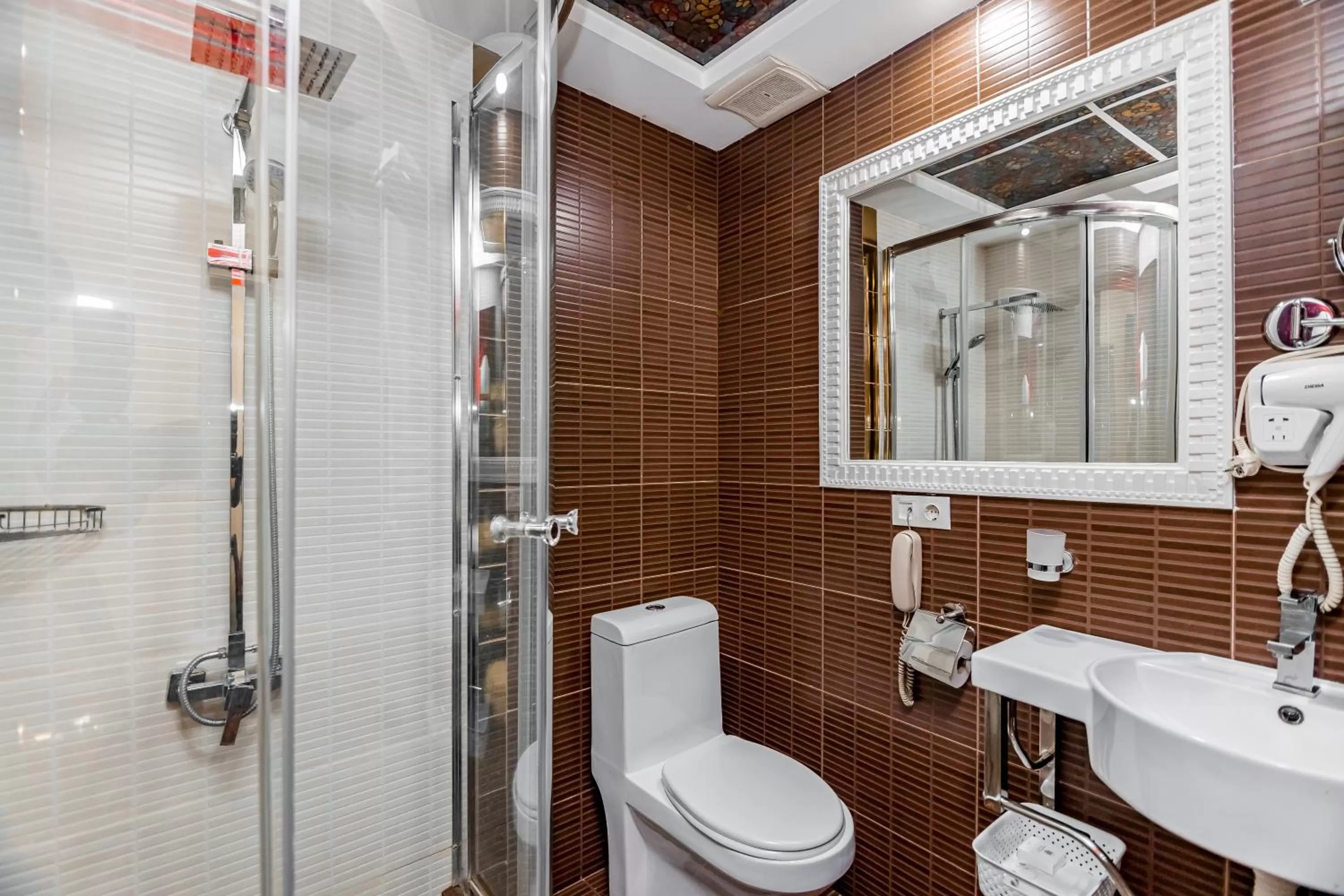 Toilet in Borjomi Palace Health & Spa Center