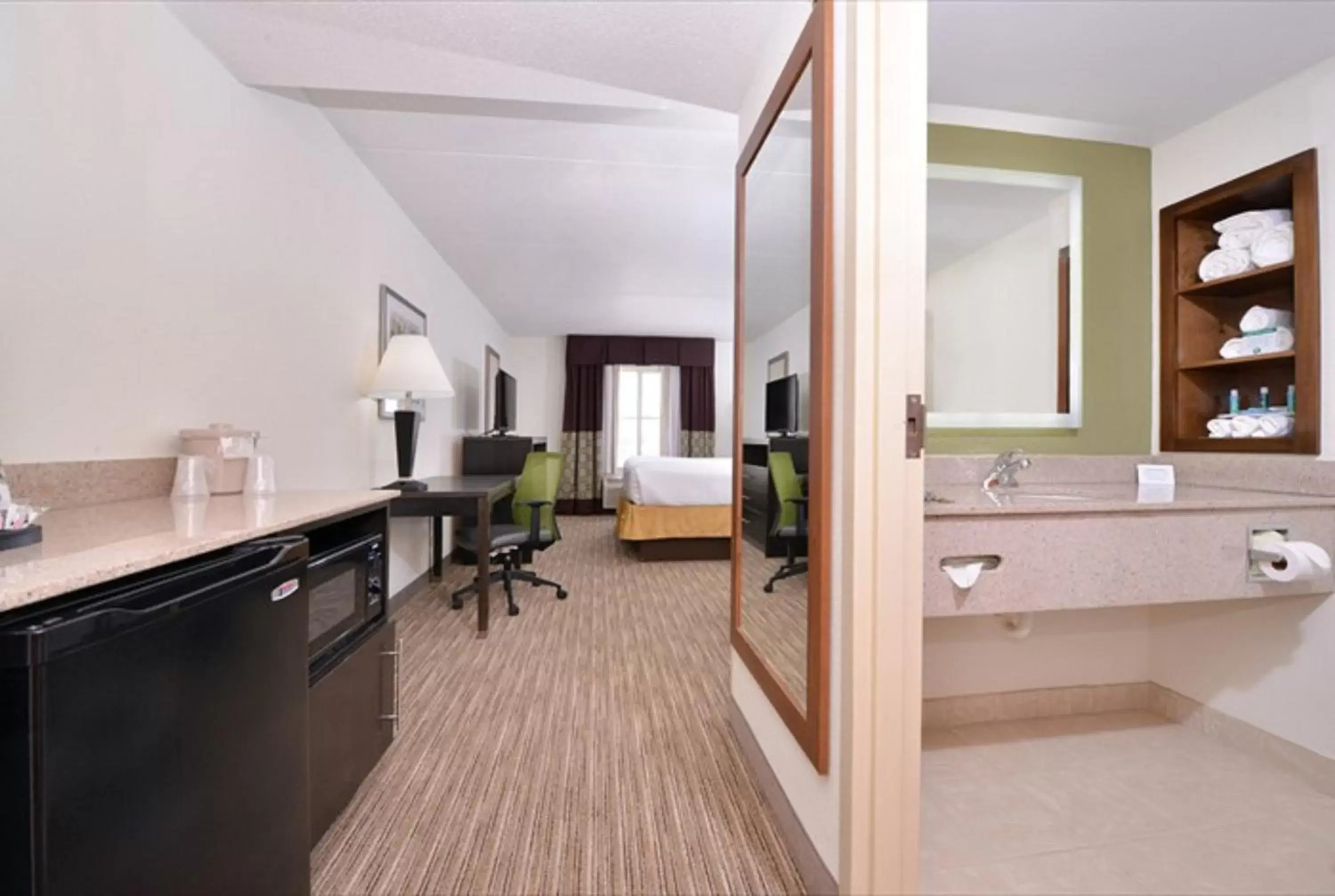 Photo of the whole room, Kitchen/Kitchenette in Holiday Inn Express Hotel & Suites Mooresville - Lake Norman, an IHG Hotel