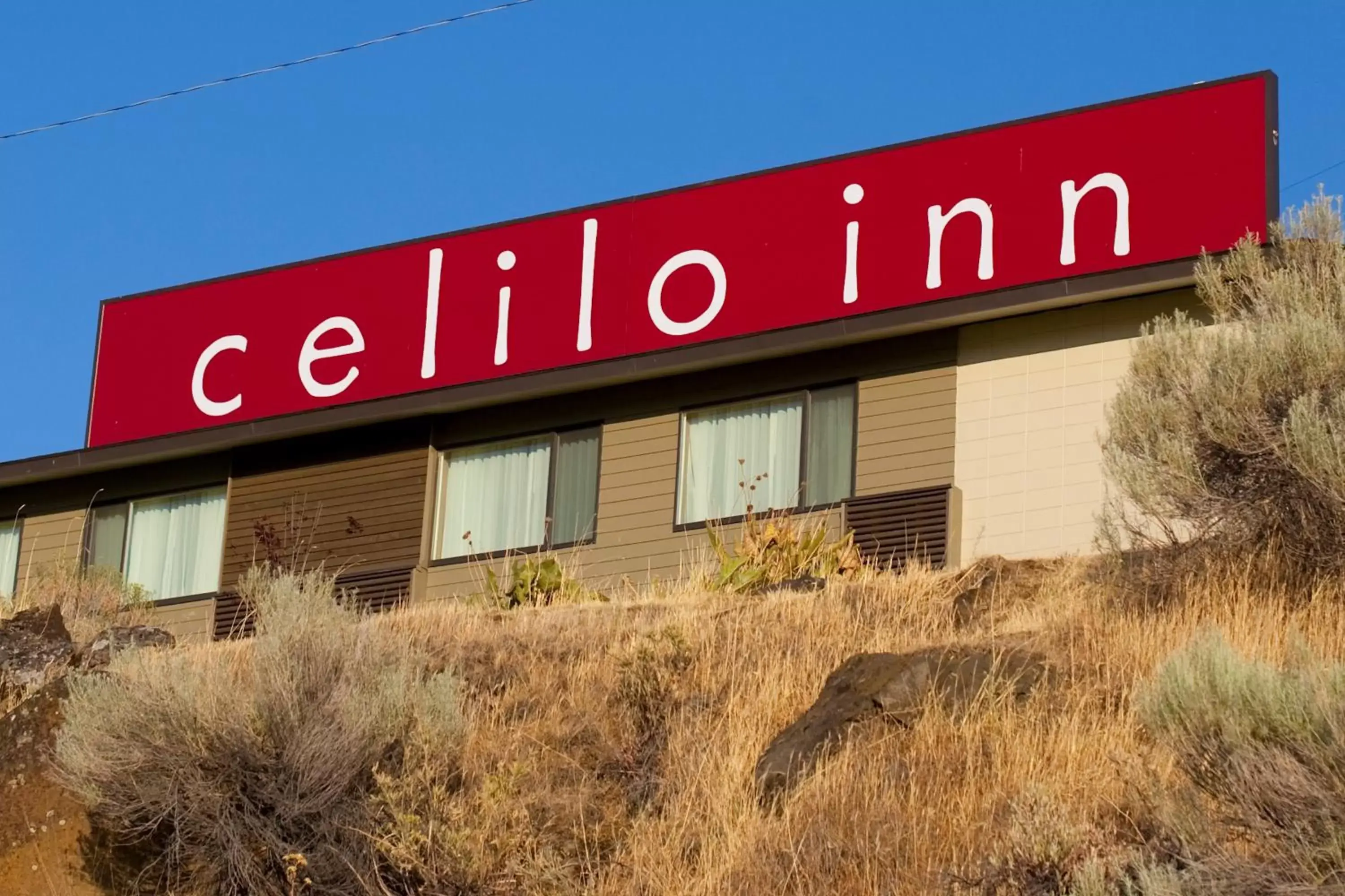 Facade/entrance in Celilo Inn Facade/entrance in Celilo Inn