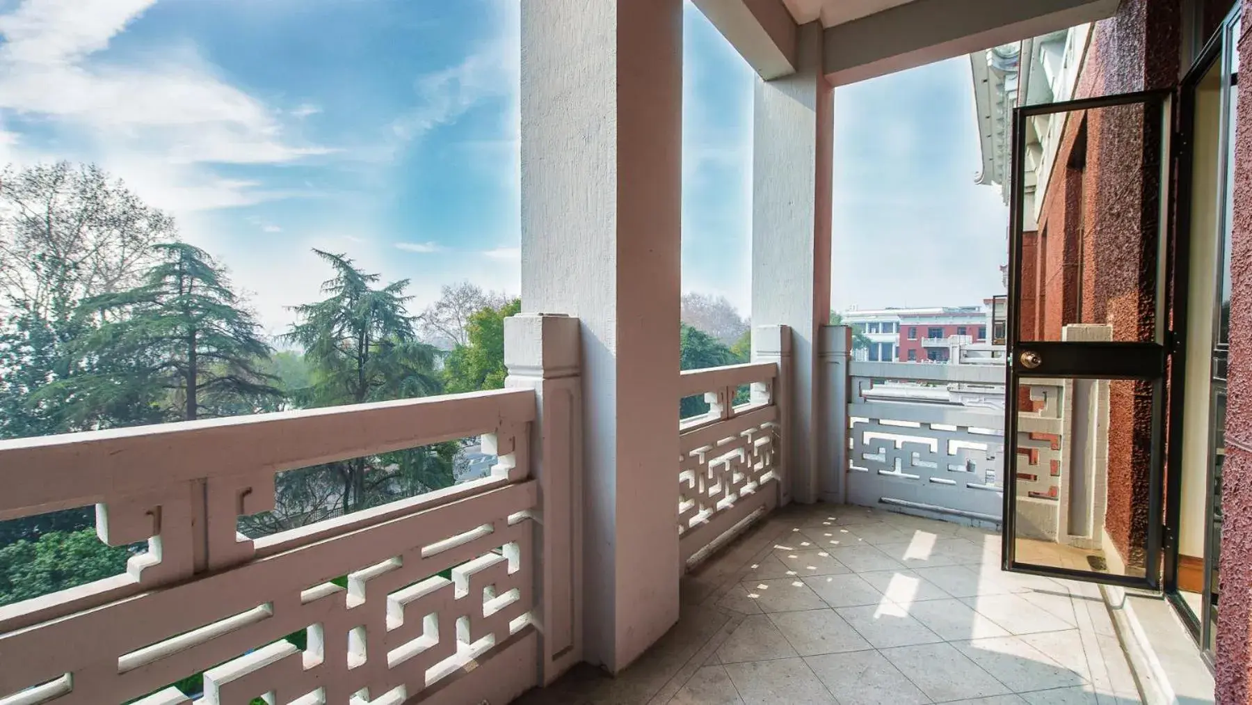 Balcony/Terrace in Shangri-La Hotel, Hangzhou
