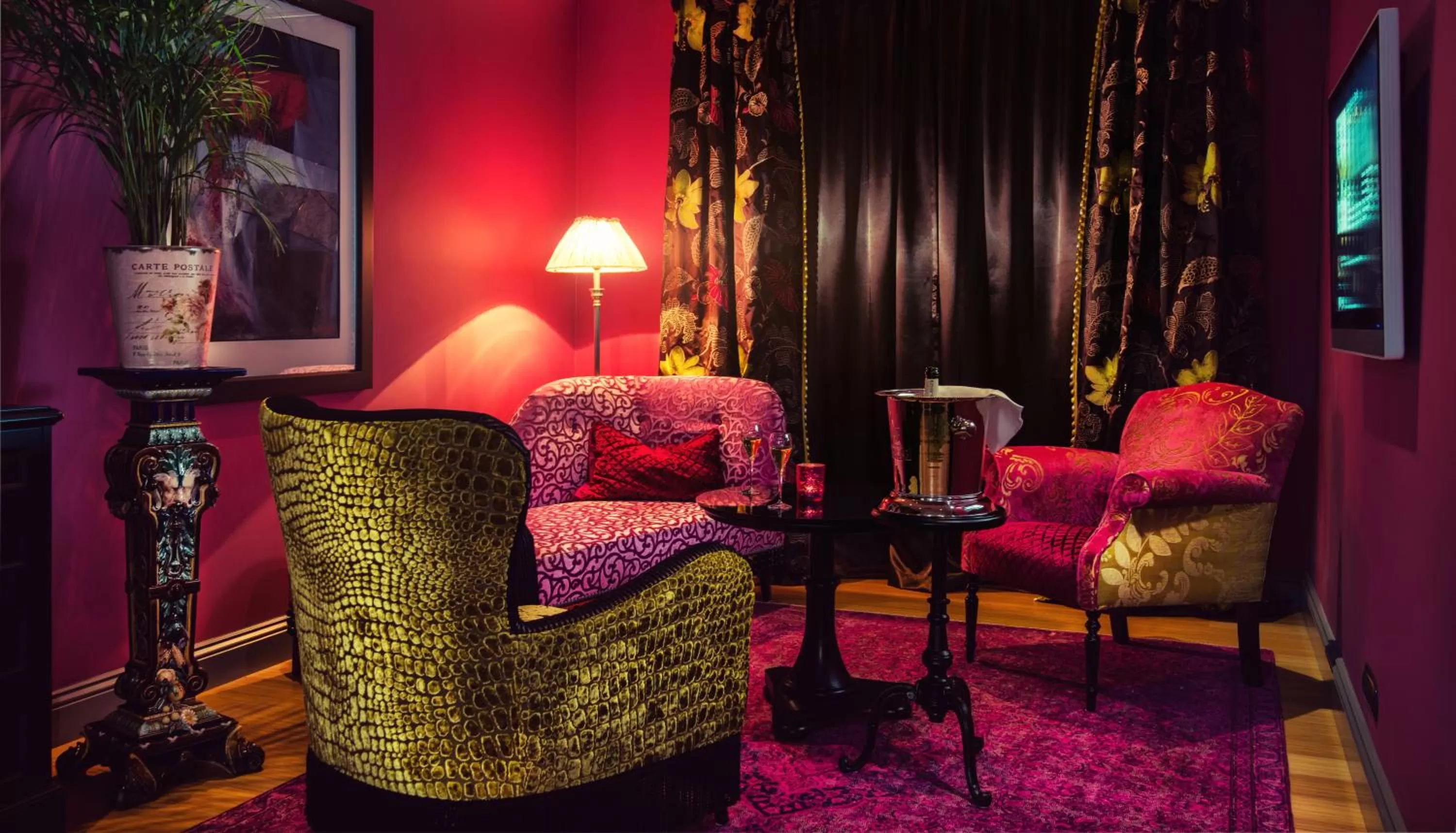 Seating area in Dorsia Hotel & Restaurant