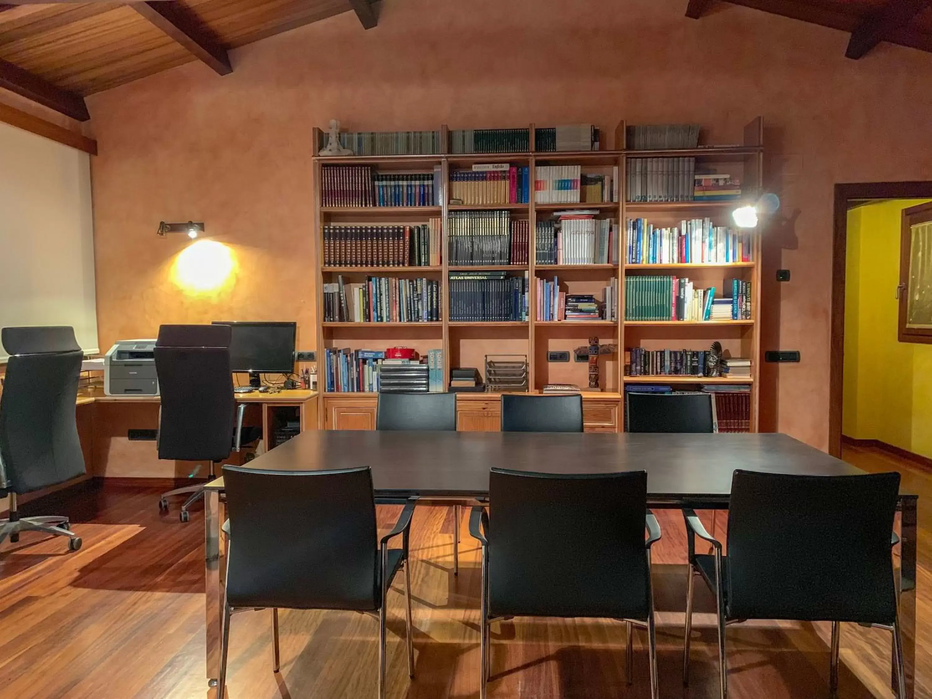 Library in Serrat del Vent - Adults only