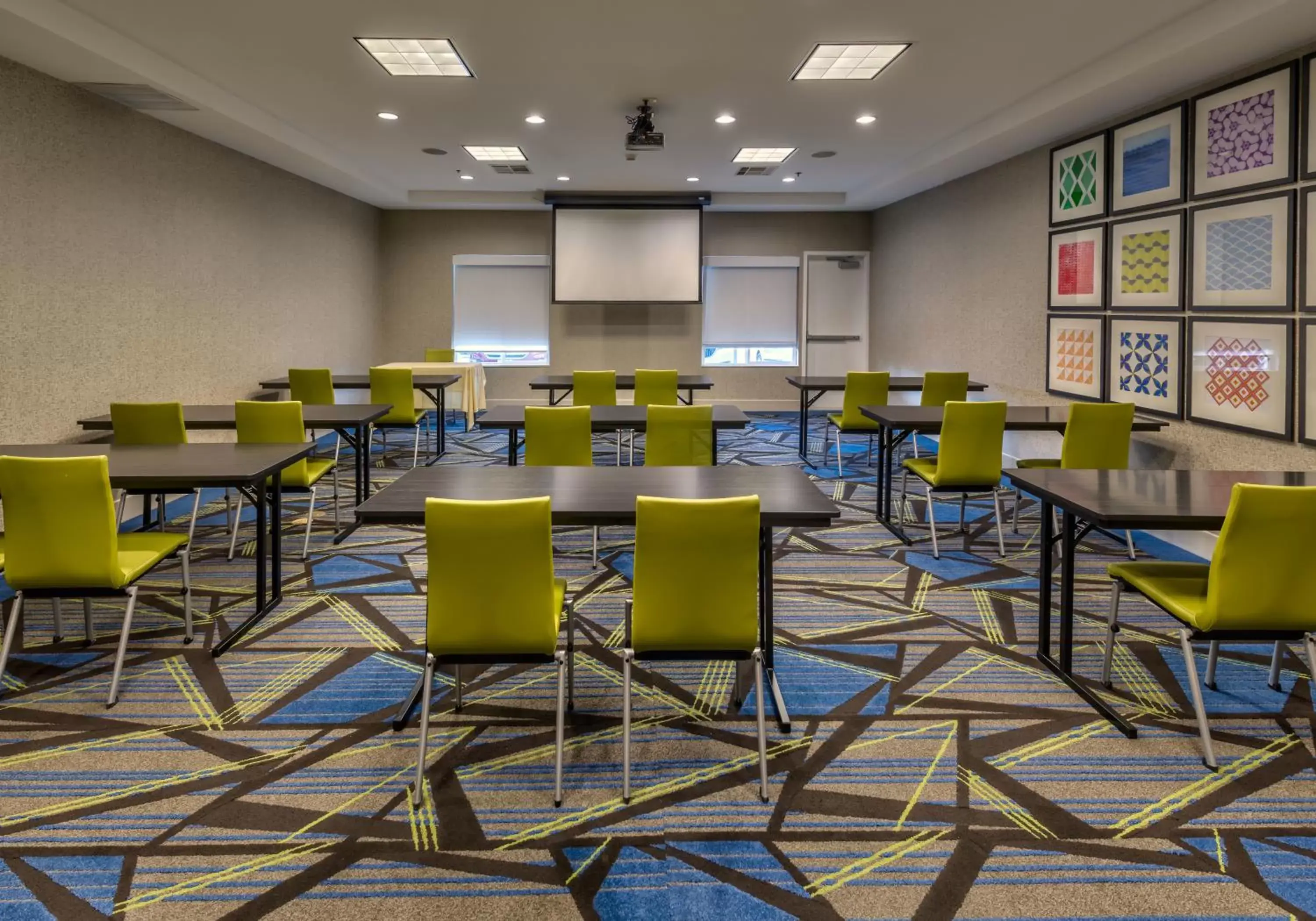 Meeting/conference room in Holiday Inn Express Reno Airport, an IHG Hotel