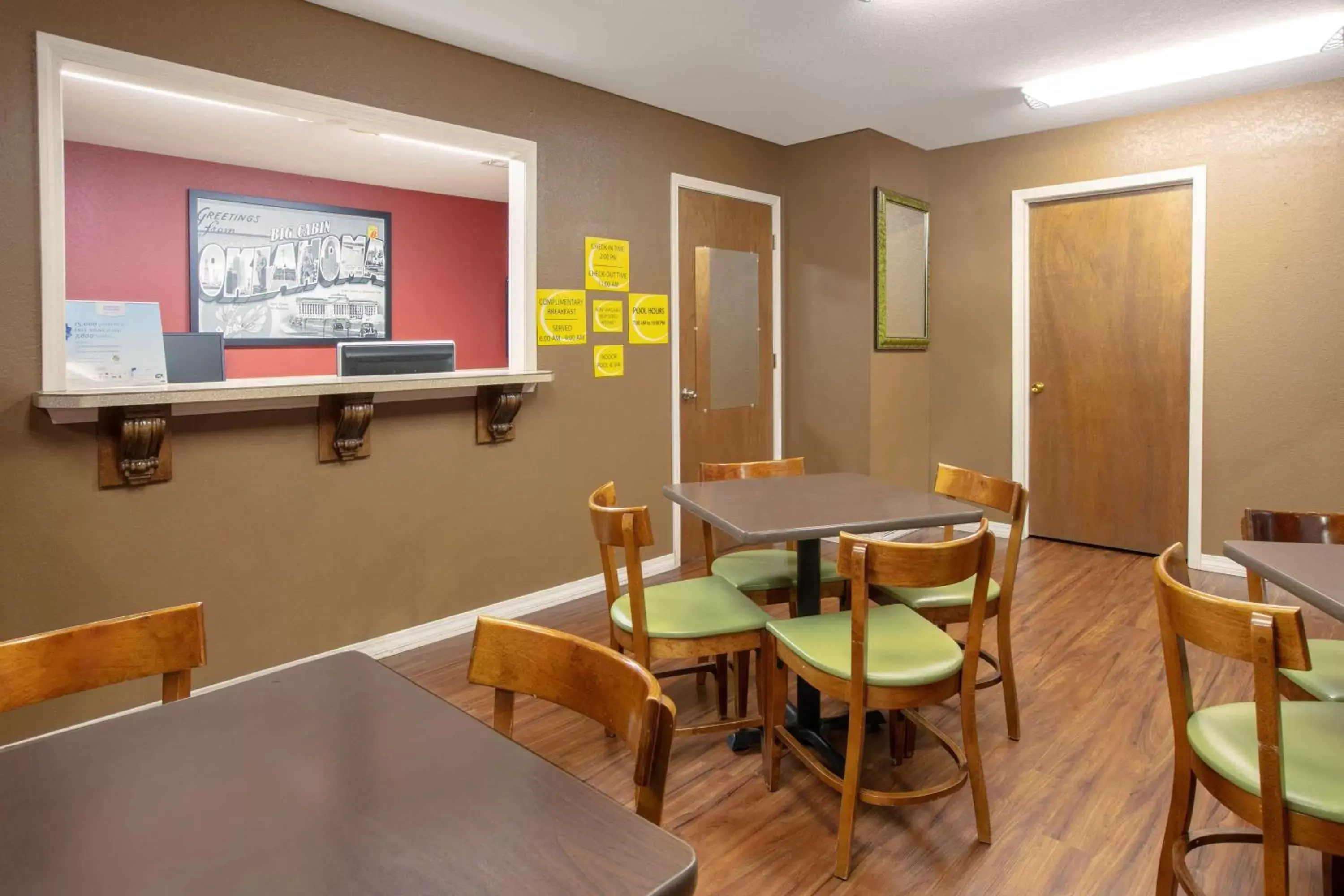 Lobby or reception in Super 8 by Wyndham Big Cabin/Vinita Area