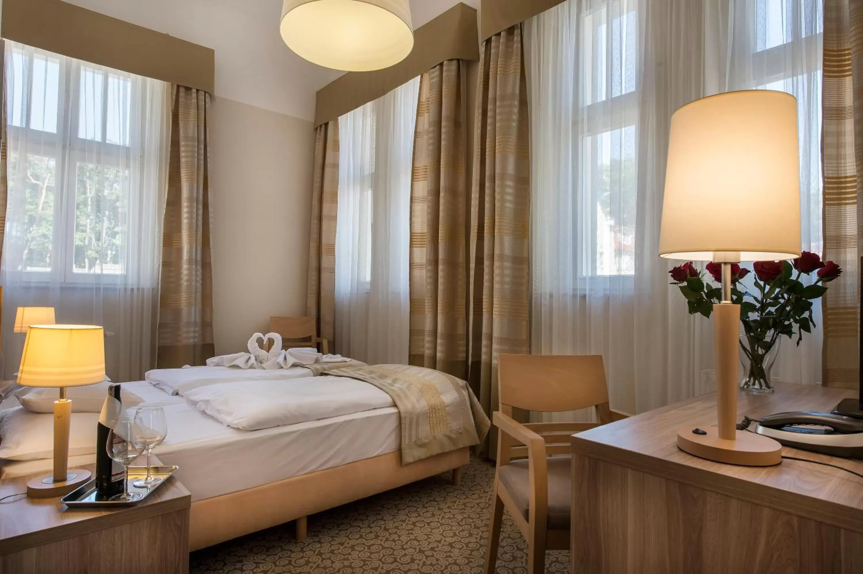 Bed in Hotel Cesarskie Ogrody