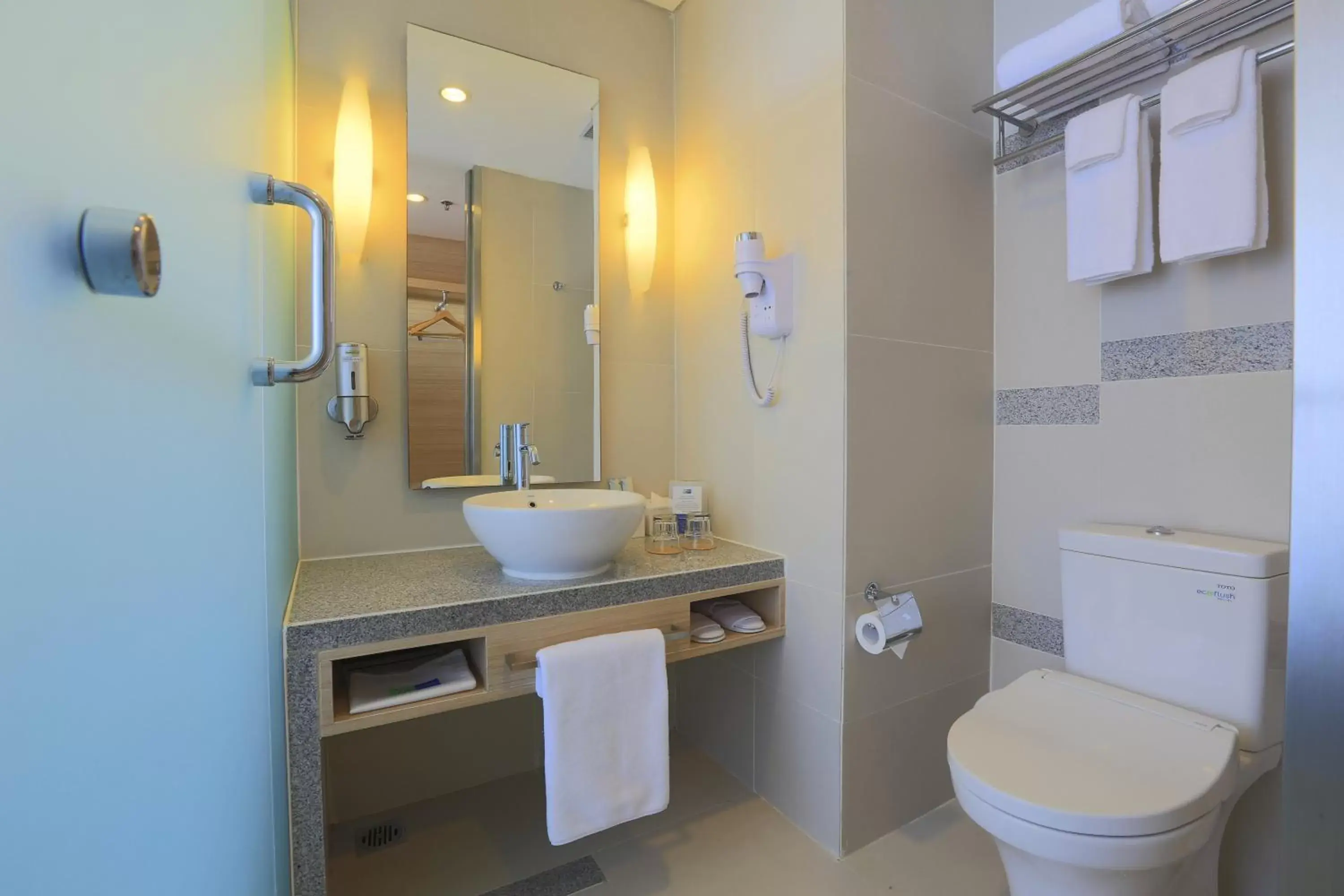 Shower, Bathroom in Holiday Inn Express Semarang Simpang Lima, an IHG Hotel