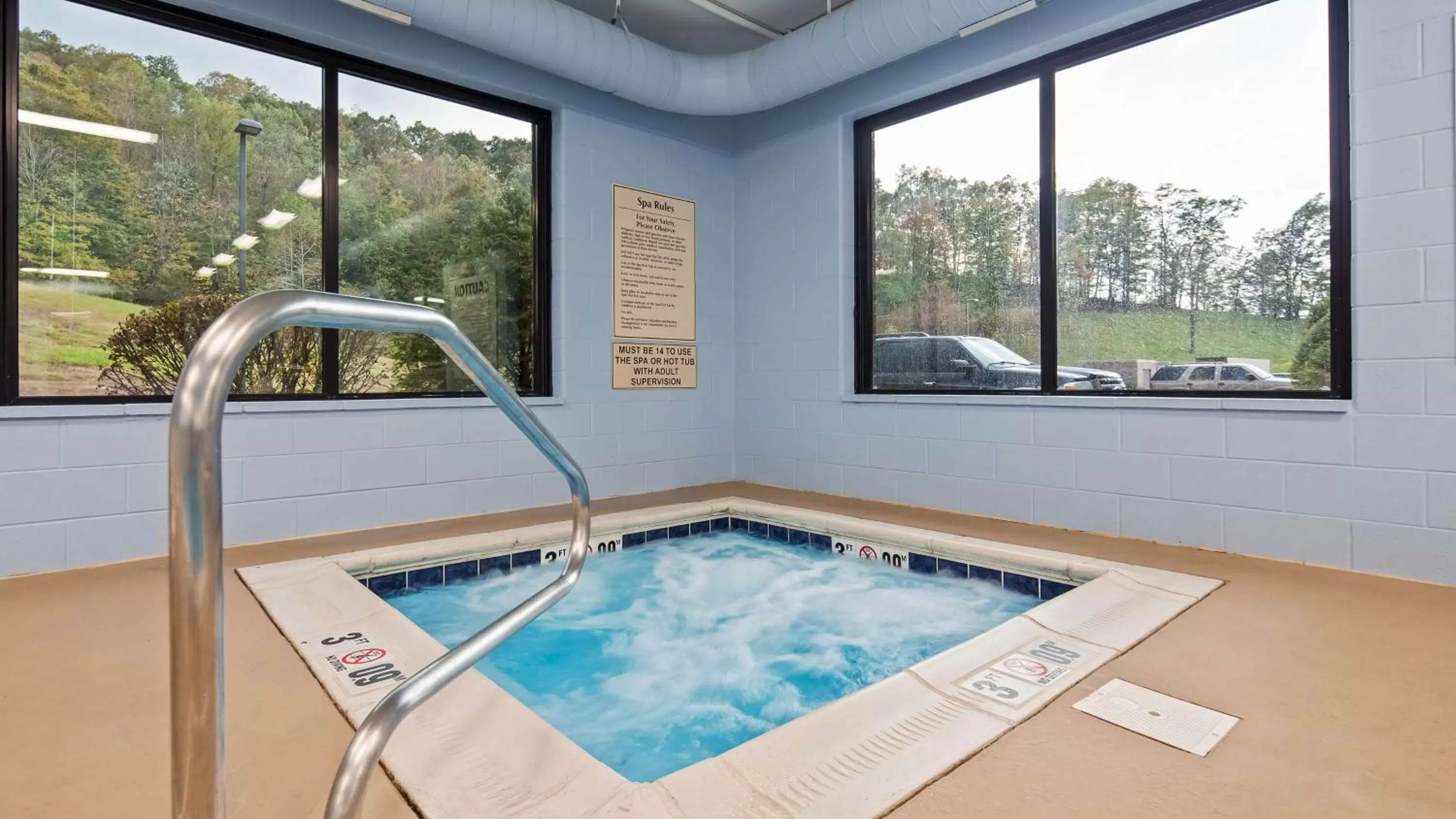 Hot Tub in Best Western Plus Louisa