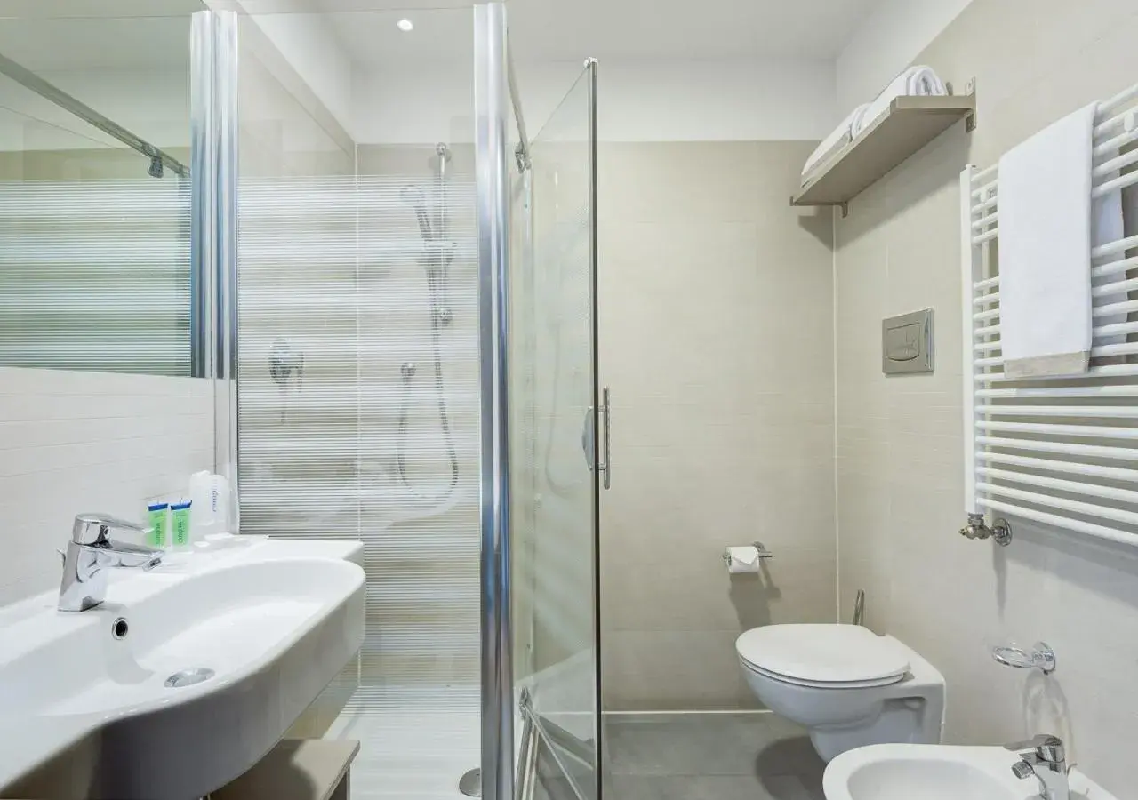 Shower, Bathroom in Camplus Guest Bononia Casa per Ferie