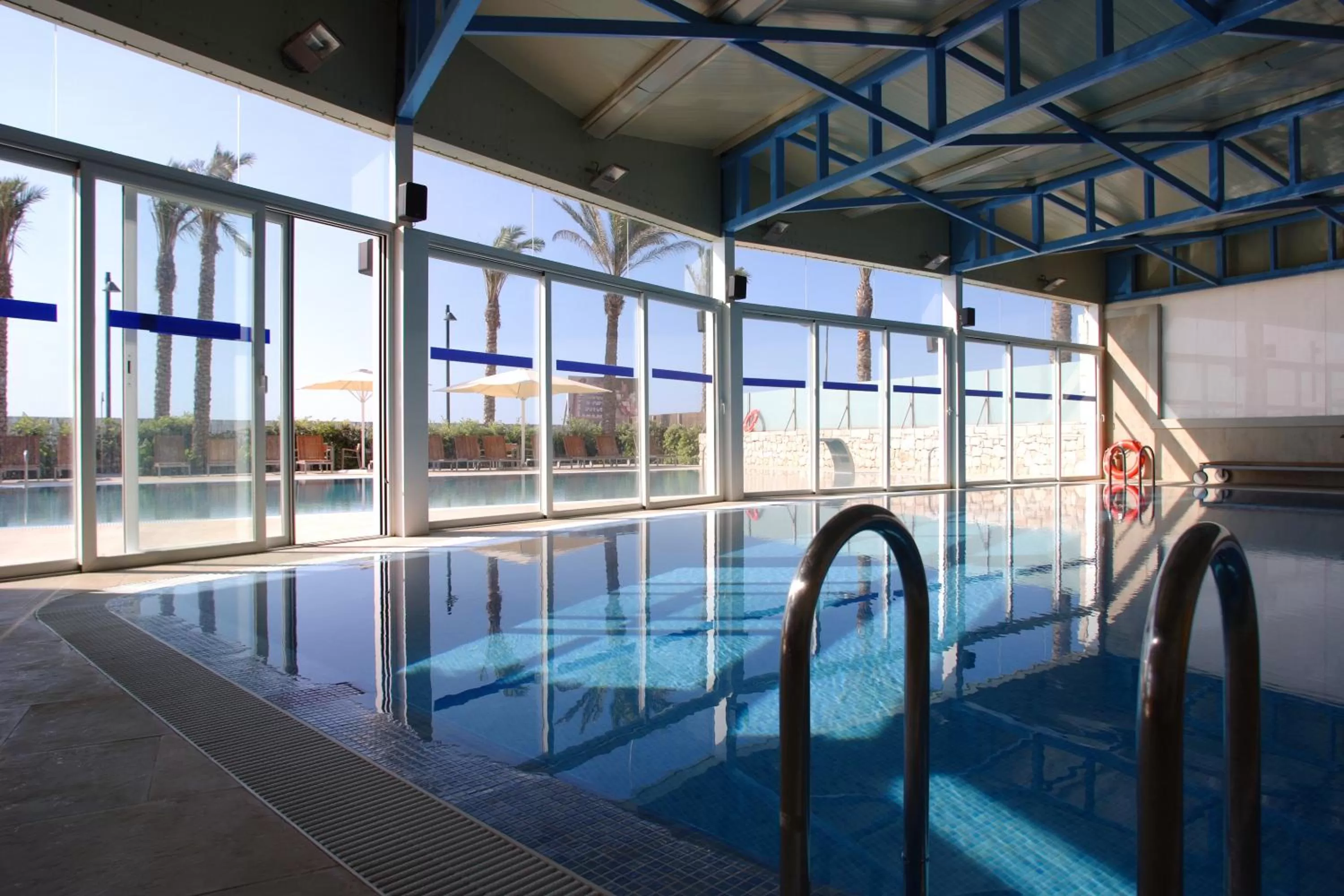 Swimming Pool in Hotel Puerto Juan Montiel Spa & Base Nautica