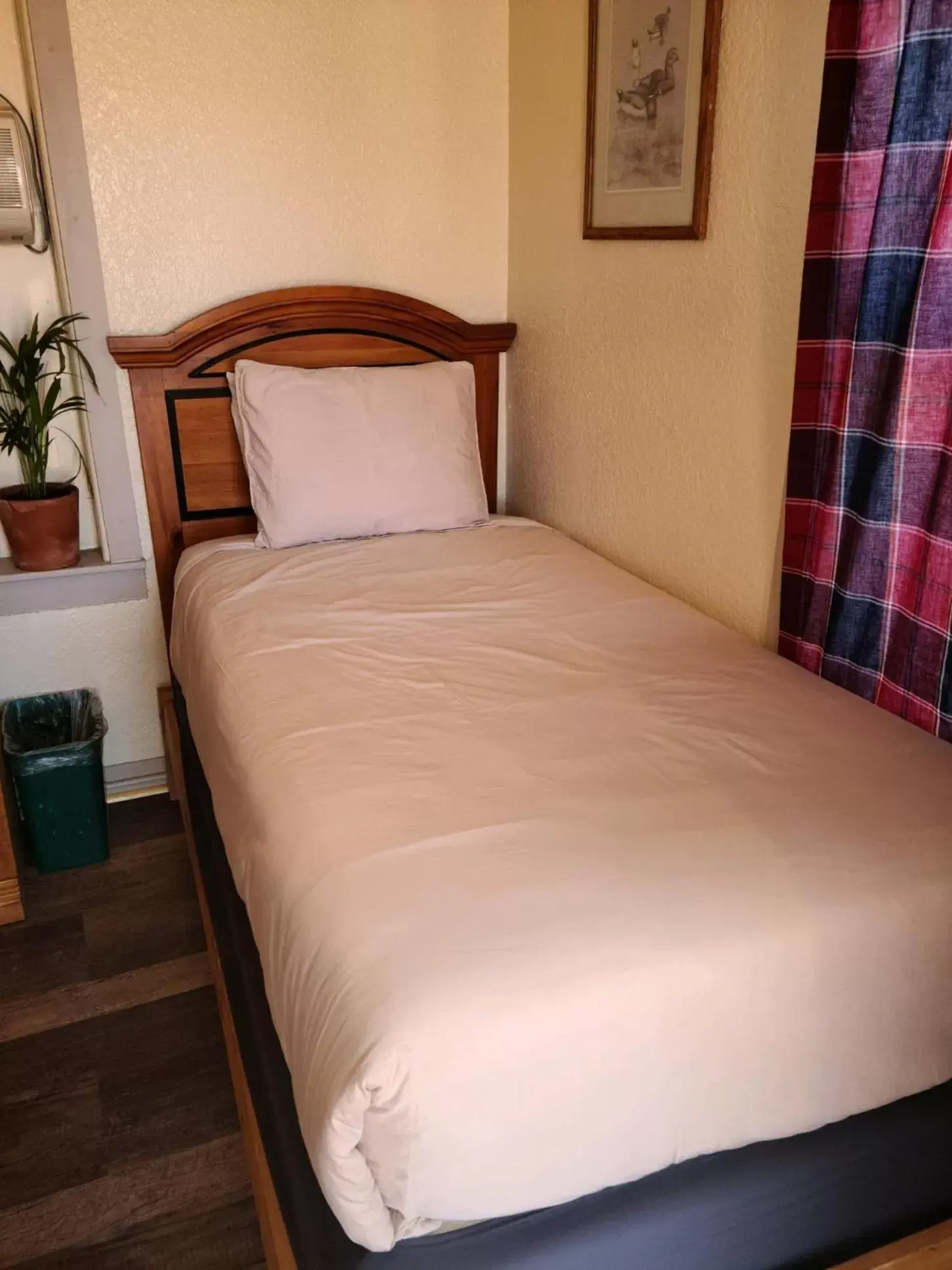 Bed in Lee's Ferry Lodge at Vermilion Cliffs