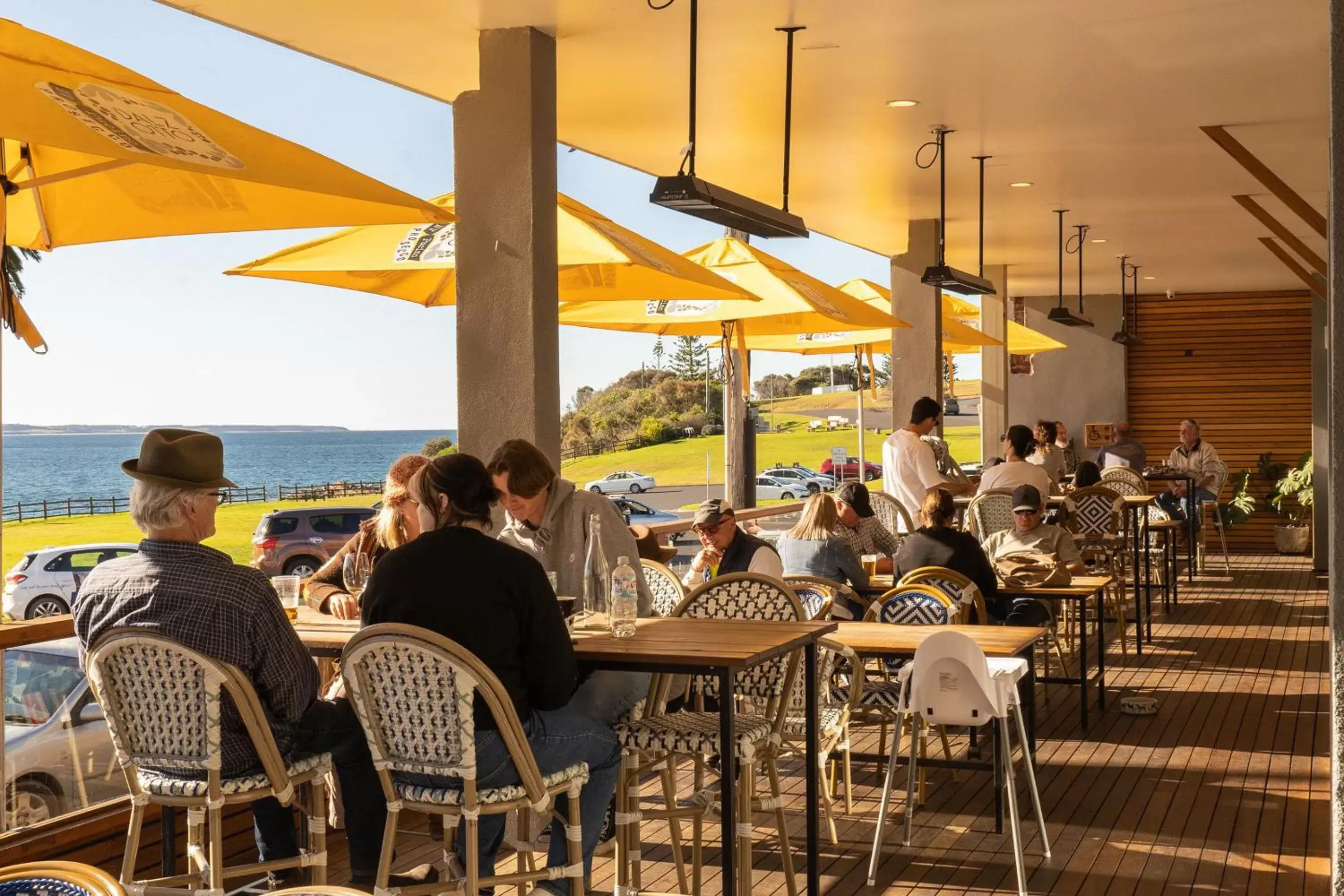 Restaurant/Places to Eat in Bermagui Beach Hotel