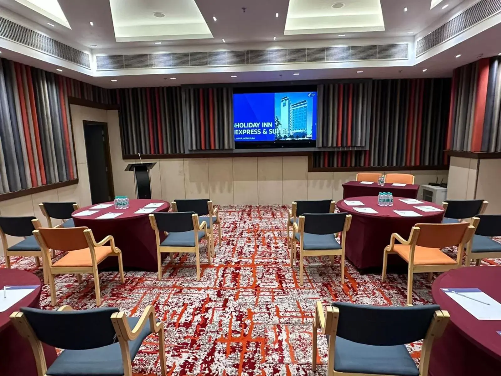 Meeting/conference room, Restaurant/Places to Eat in Holiday Inn Express & Suites Jaipur Gopalpura