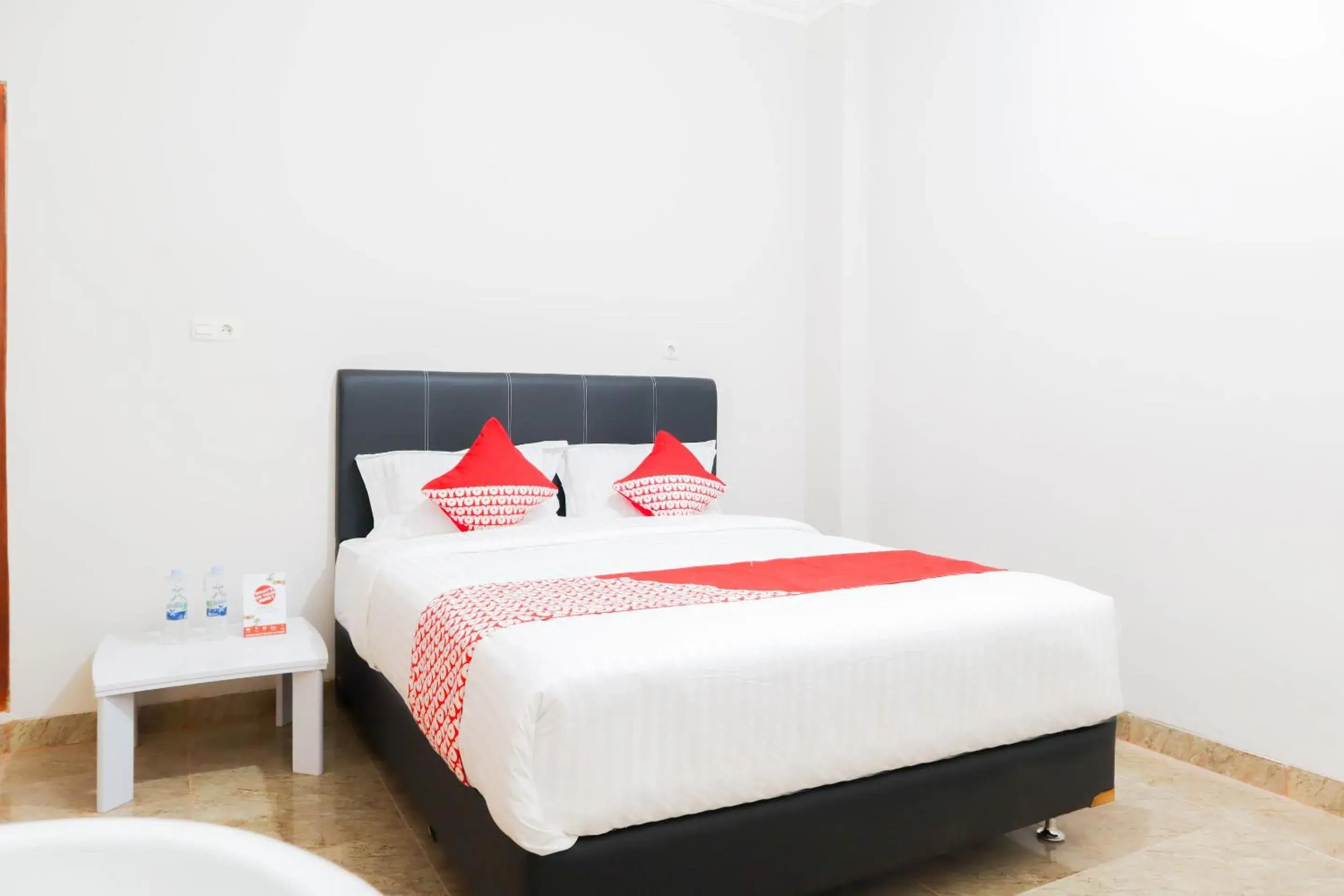 Bedroom, Bed in SUPER OYO 1519 Axl Residence