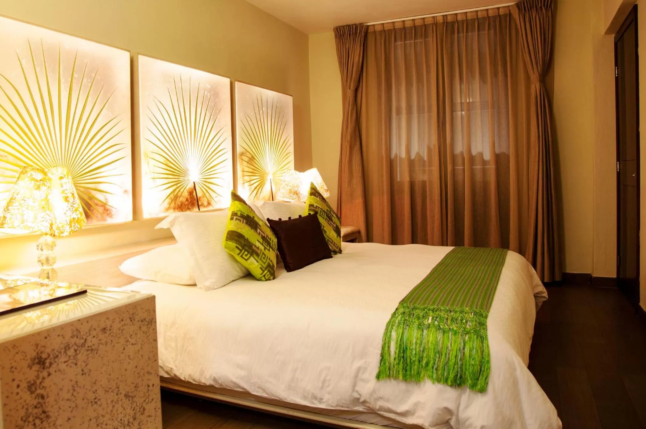 Bed in Plaza Gallery Hotel Boutique