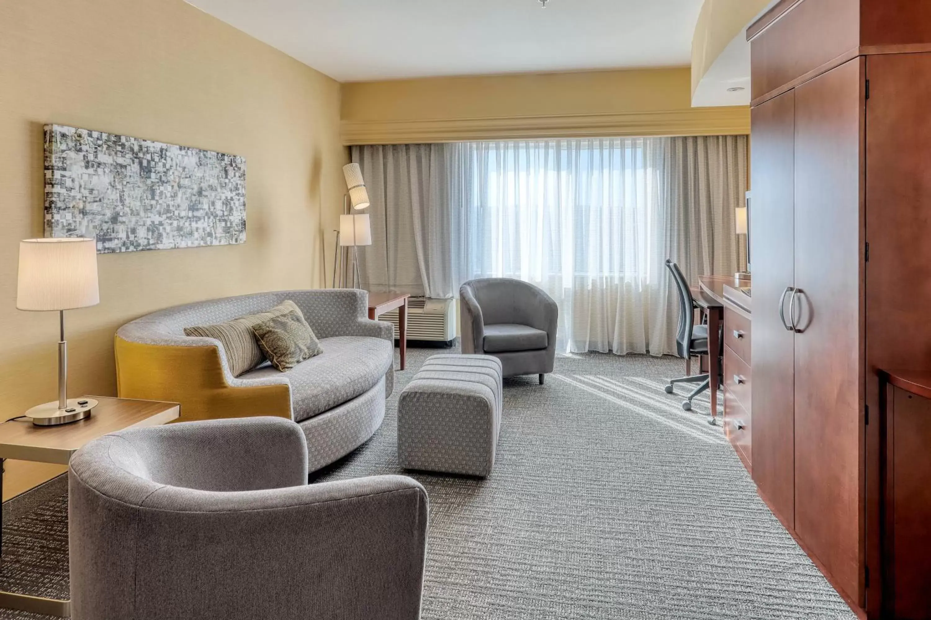 Bedroom, Seating Area in Courtyard by Marriott York