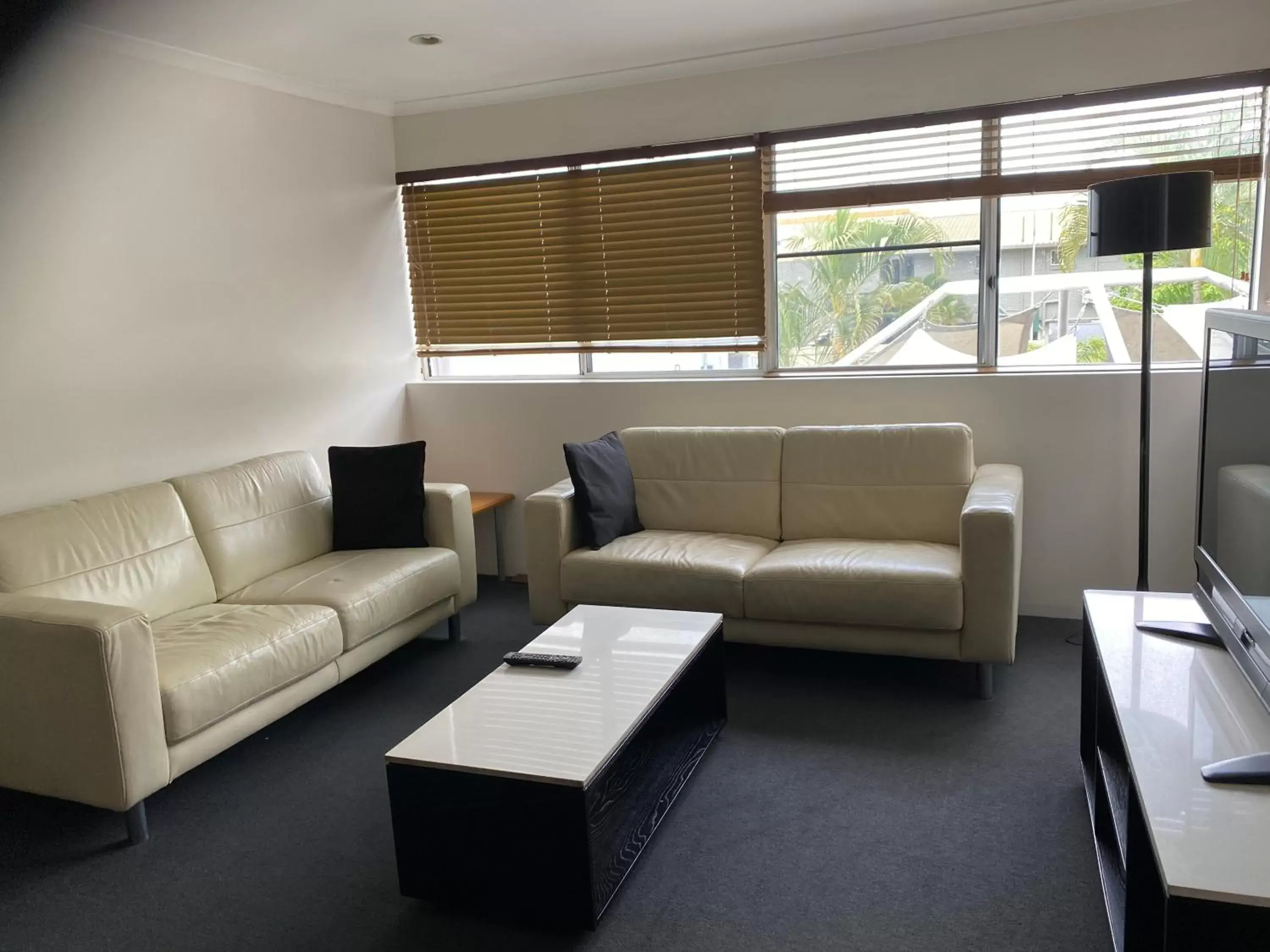 Seating Area in Cosmopolitan Motel & Serviced Apartments