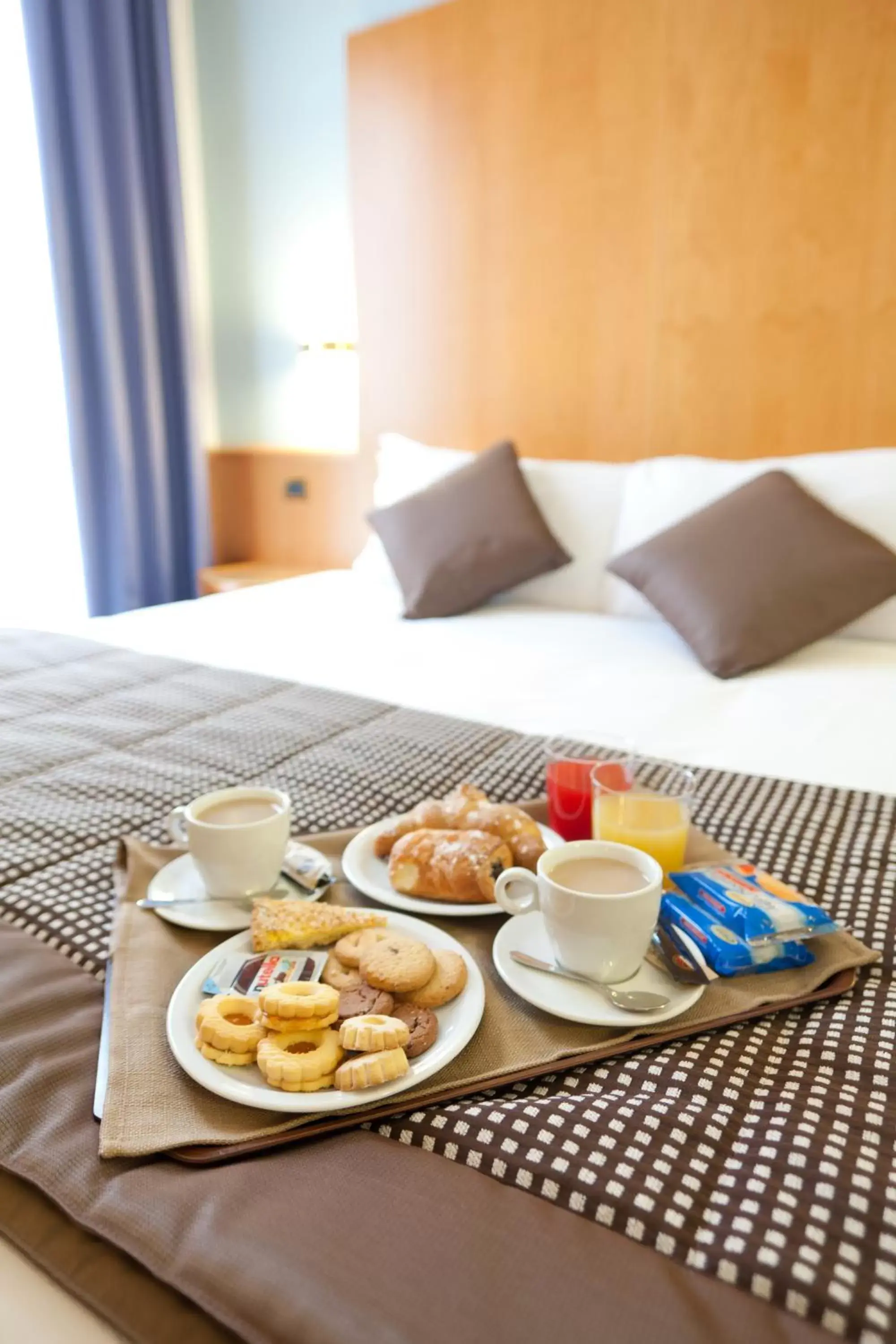 Breakfast, Bed in UNAWAY Hotel Occhiobello