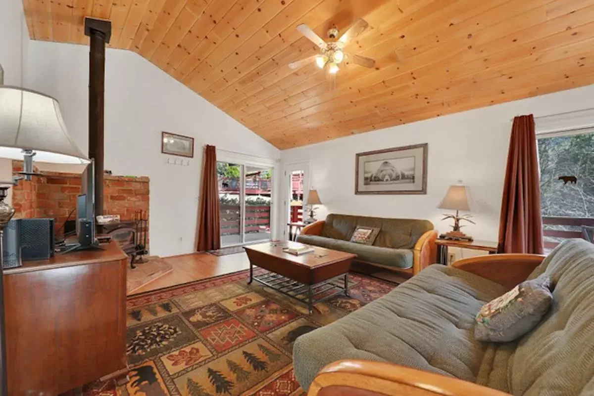 Seating Area in Silver Pines Lodge