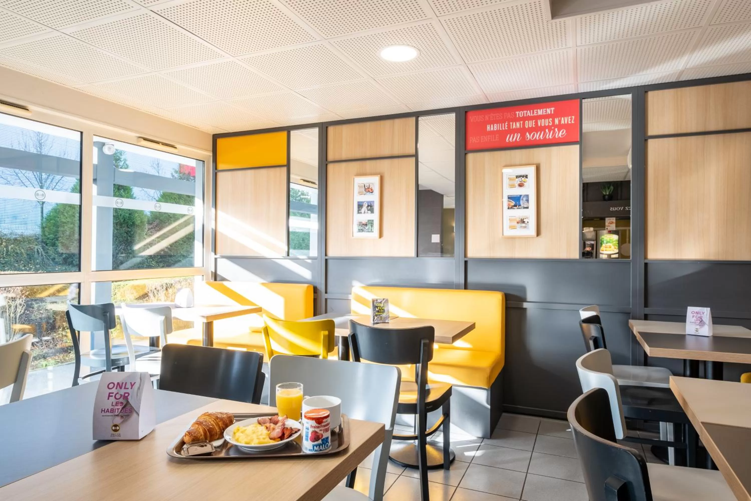 Buffet breakfast in B&B HOTEL Lille Seclin Unexpo