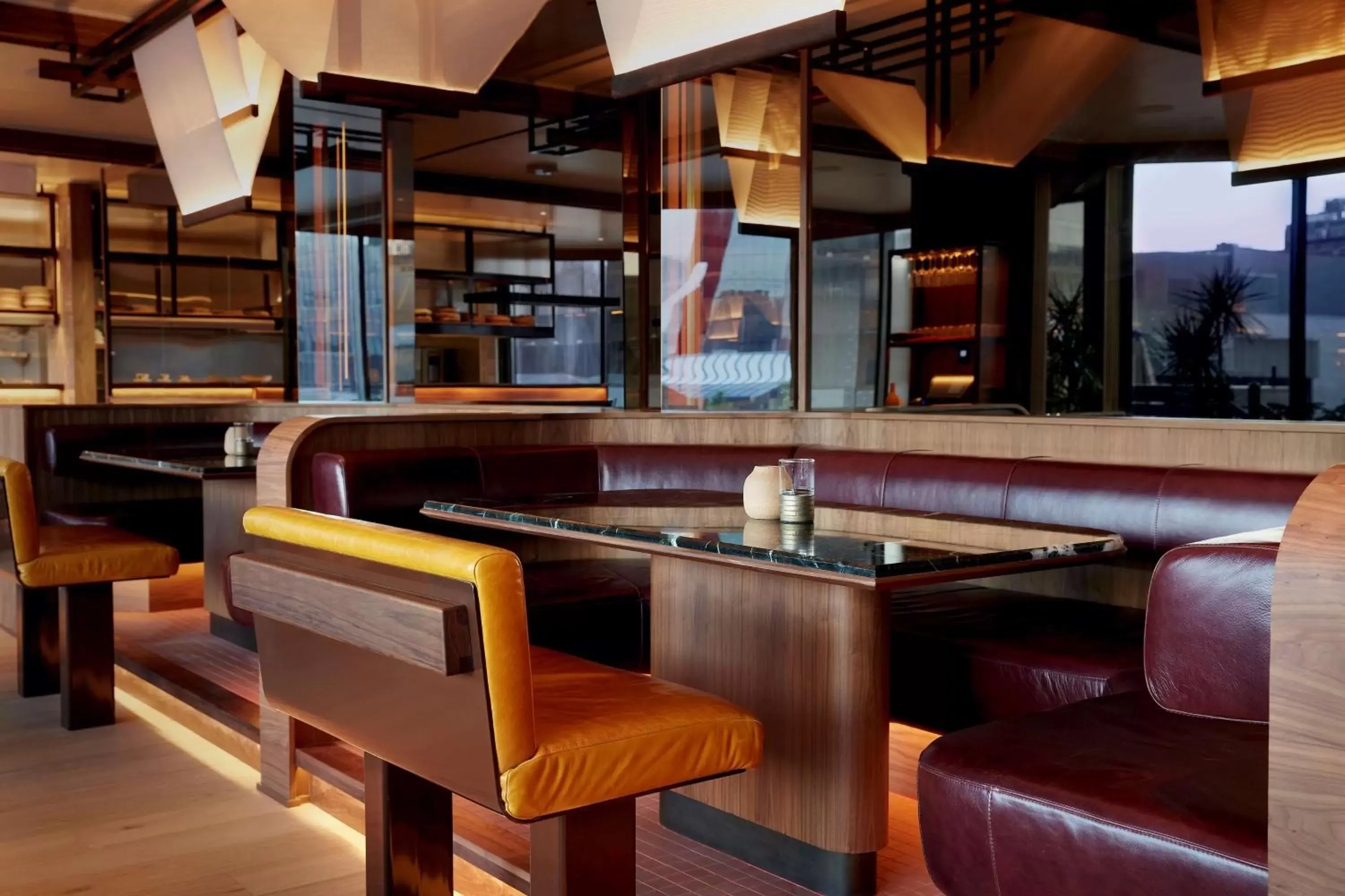 Restaurant/places to eat, Lounge/Bar in DoubleTree By Hilton Montreal