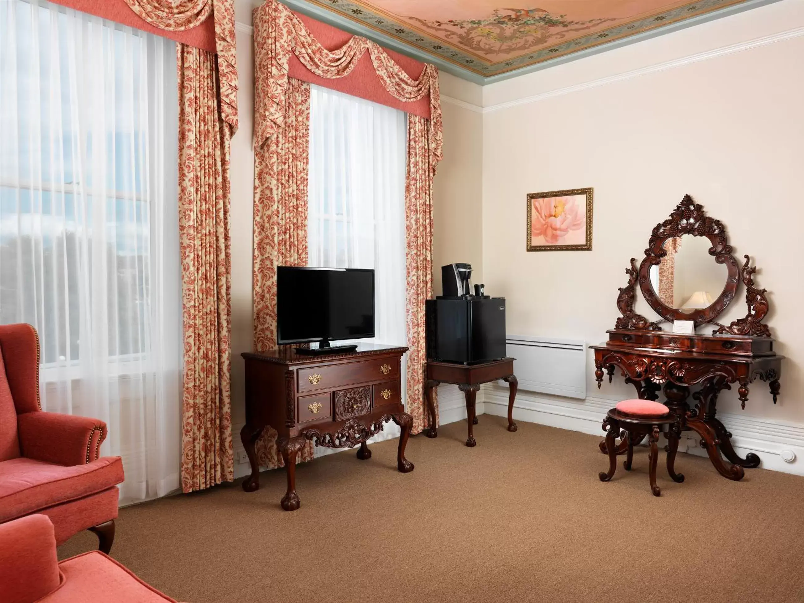 Seating area, TV/Entertainment Center in Pendray Inn and Tea House