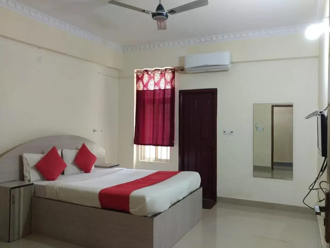 Bedroom, Bed in STAYMAKER Srinivasa Residency