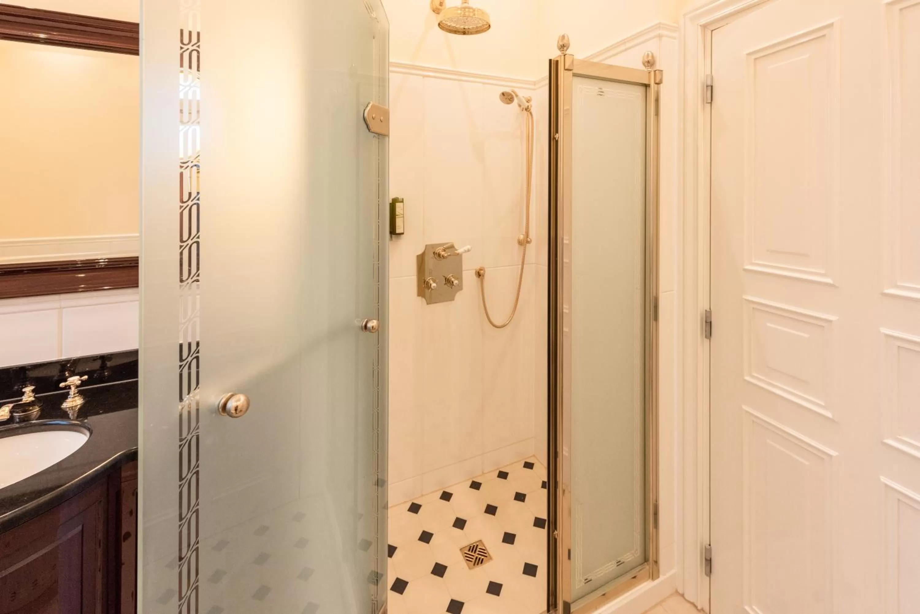 Shower in Robenstein Hotel & SPA - Villa
