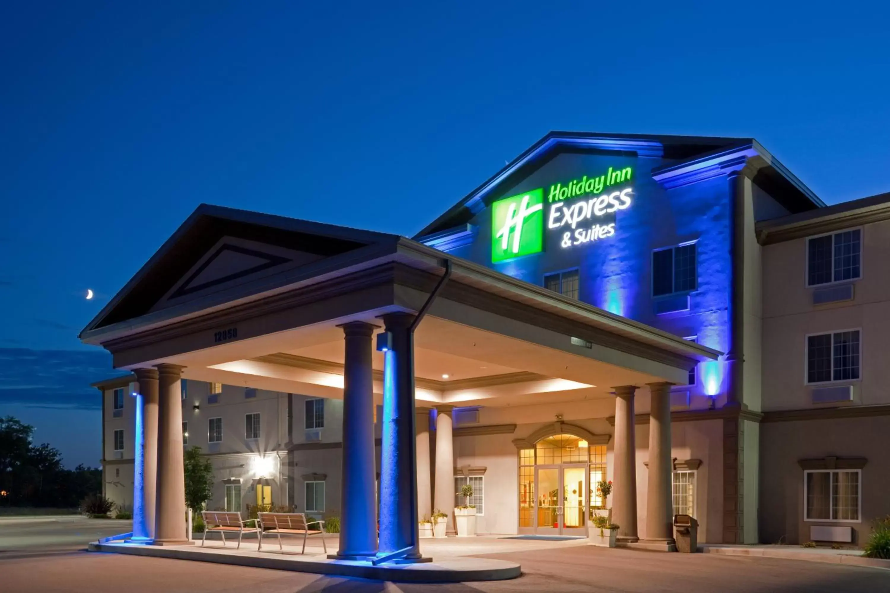 Property Building in Holiday Inn Express Hotel & Suites Eau Claire North, an IHG Hotel