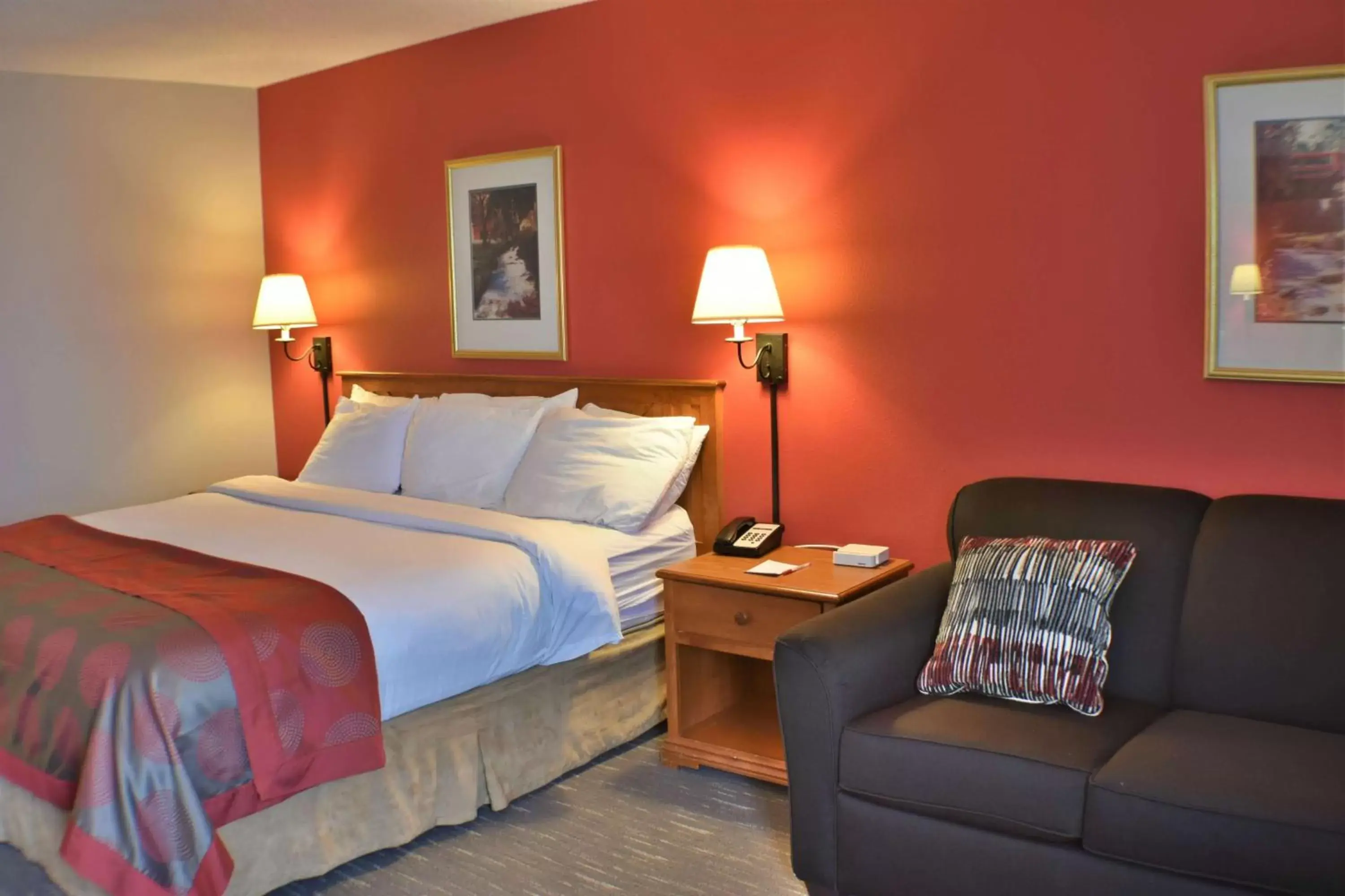 Photo of the whole room, Bed in Ramada by Wyndham Sioux Falls Airport - Waterpark Resort & Event Center