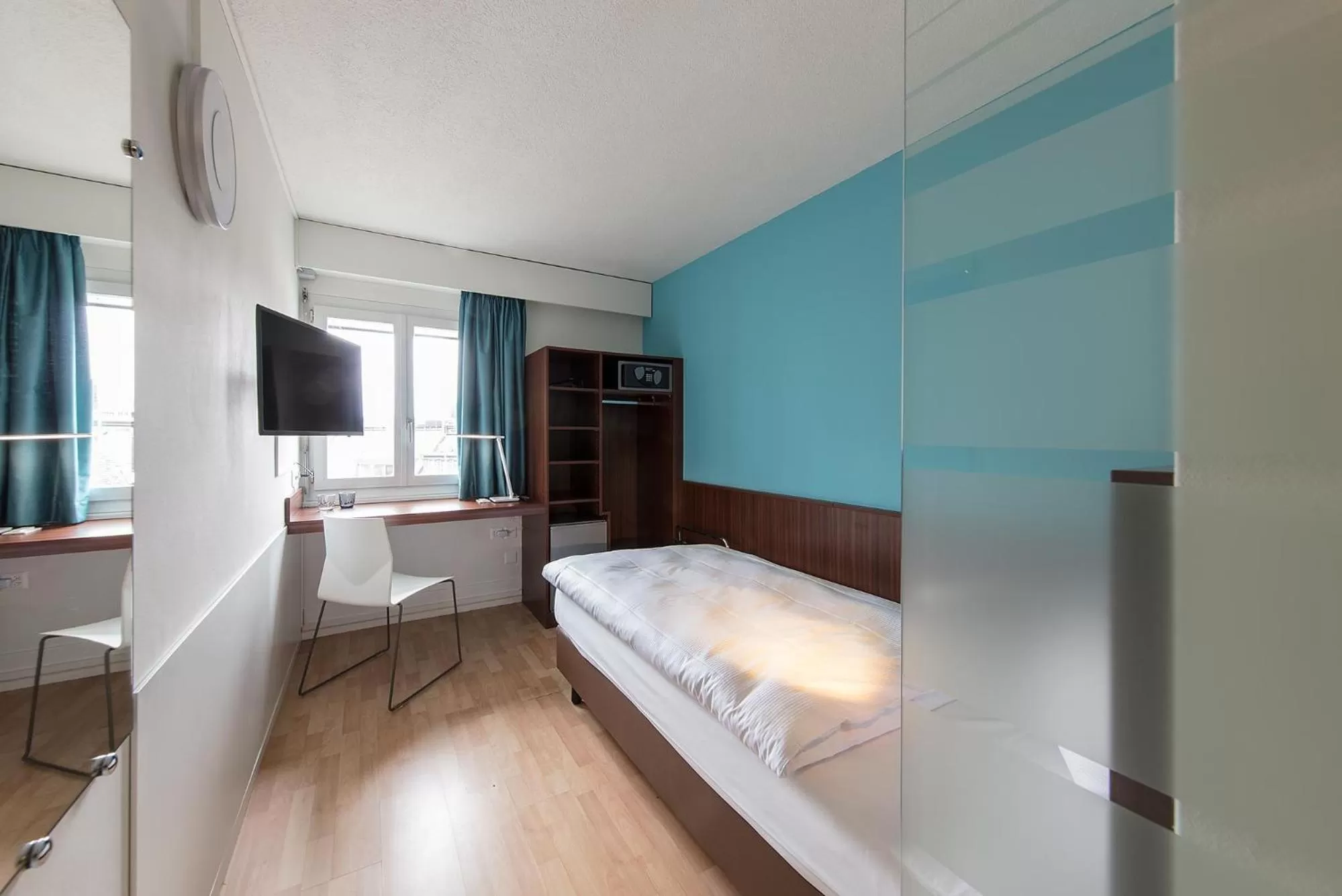 Photo of the whole room in Royal Hotel Zurich