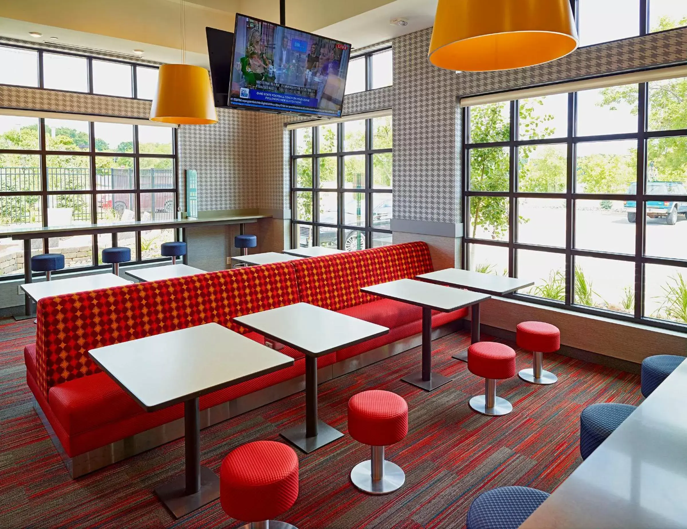 Lobby or reception in LivINN Hotel St Paul East / Maplewood Lobby or reception in LivINN Hotel St Paul East / Maplewood